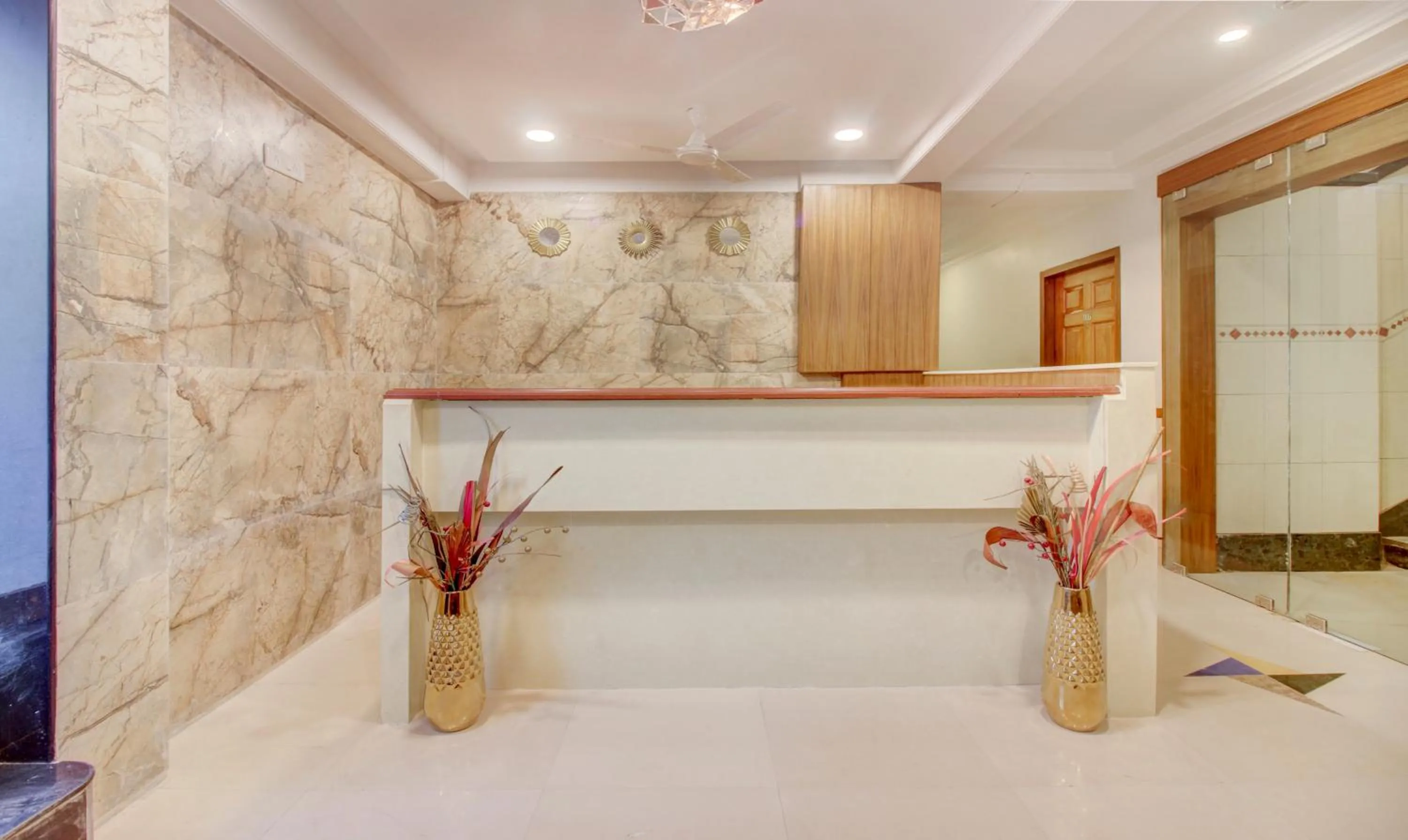 Lobby or reception in Treebo Cruz Royale Santacruz West