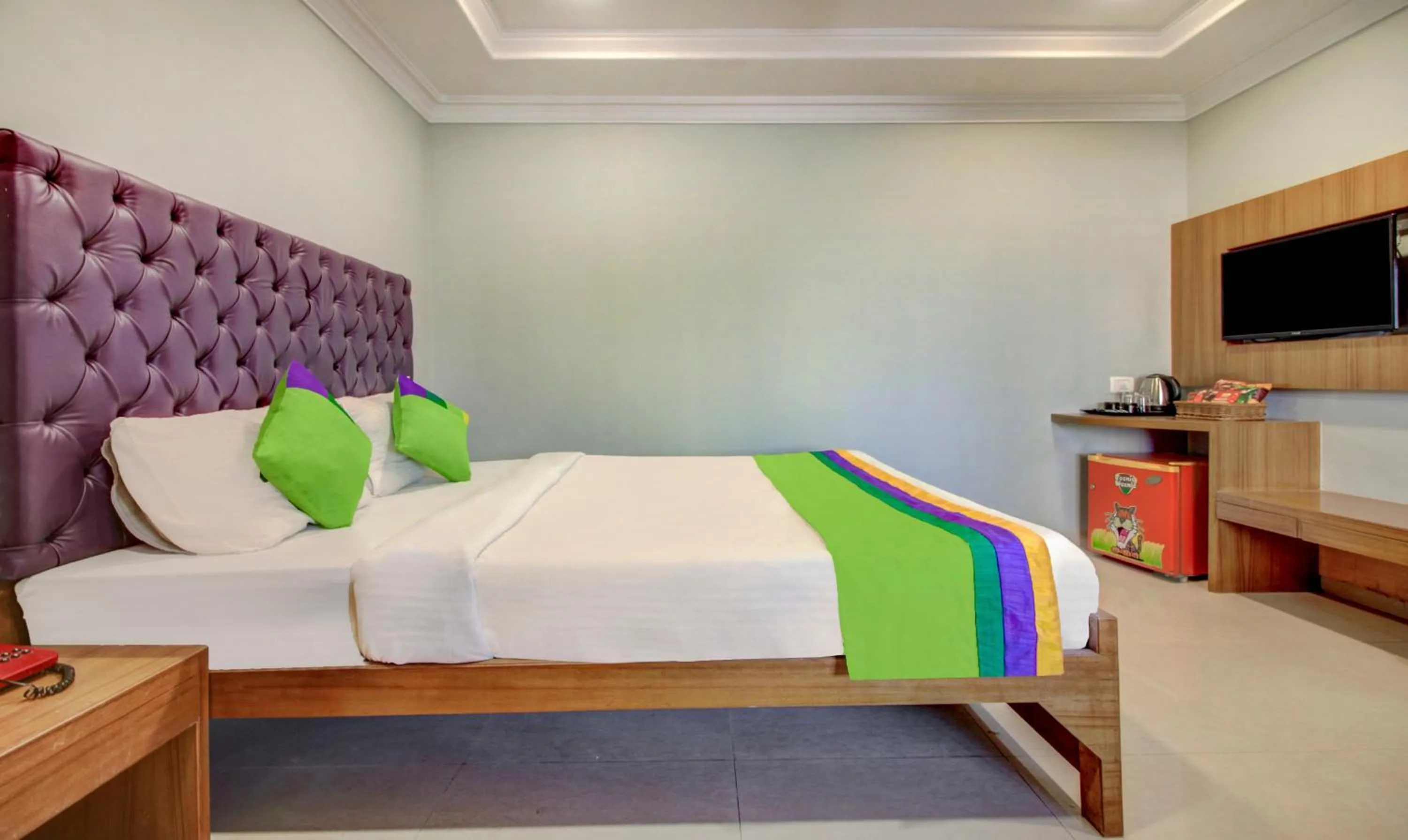 TV and multimedia, Bed in Treebo Cruz Royale Santacruz West