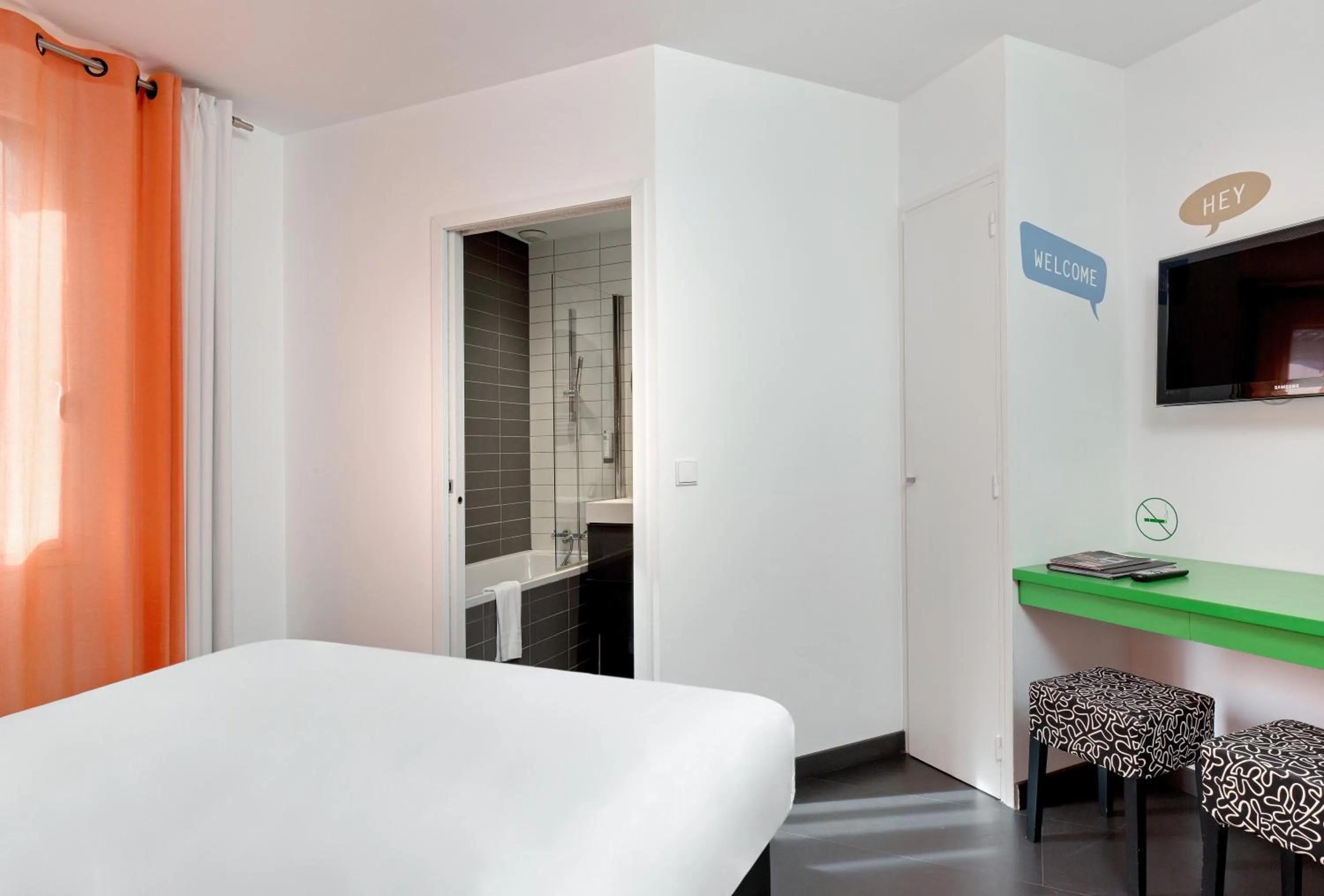 Bathroom, Bed in Hôtel De L'octroi