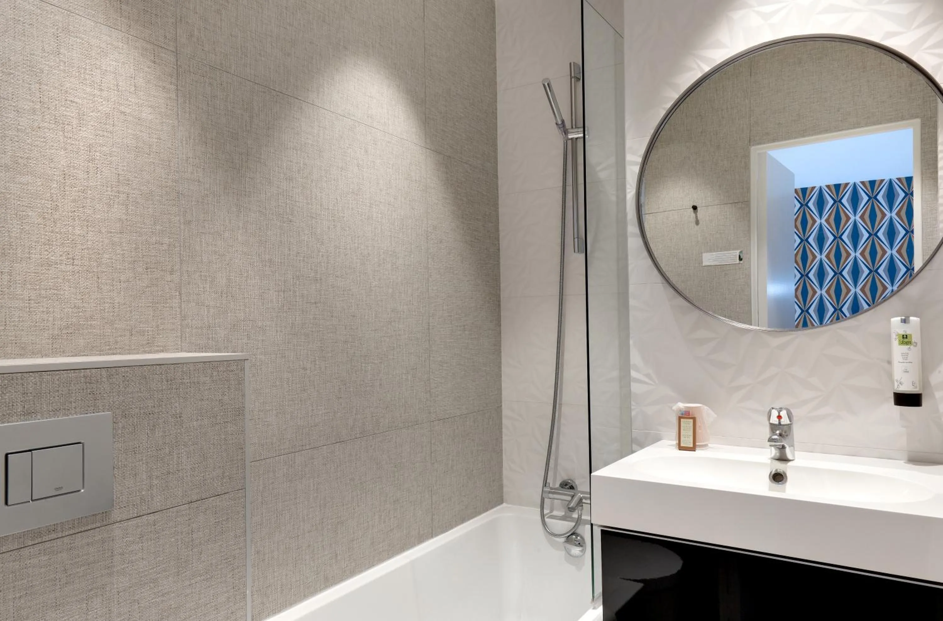 Shower in Hôtel De L'octroi