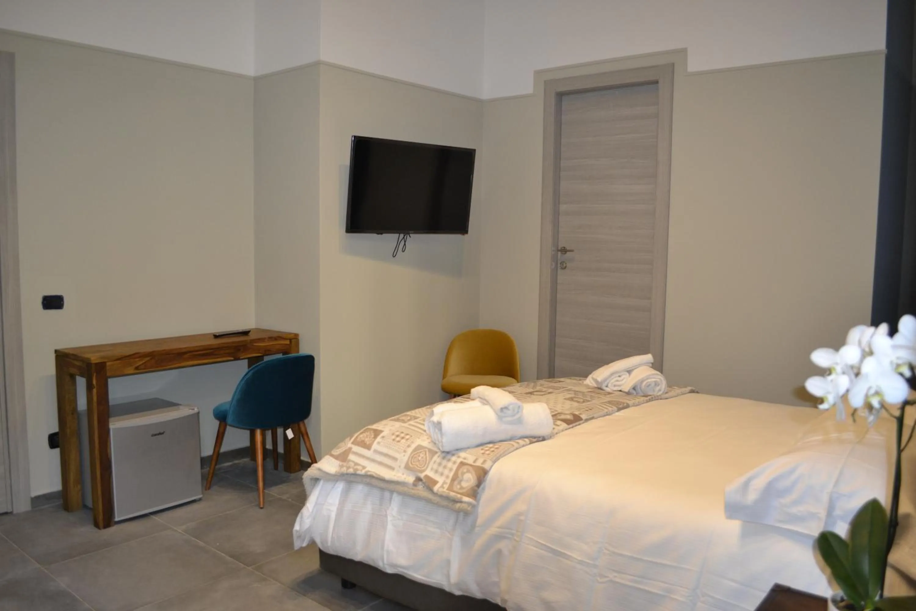 Photo of the whole room, Bed in Donna Lena Relais Napoli