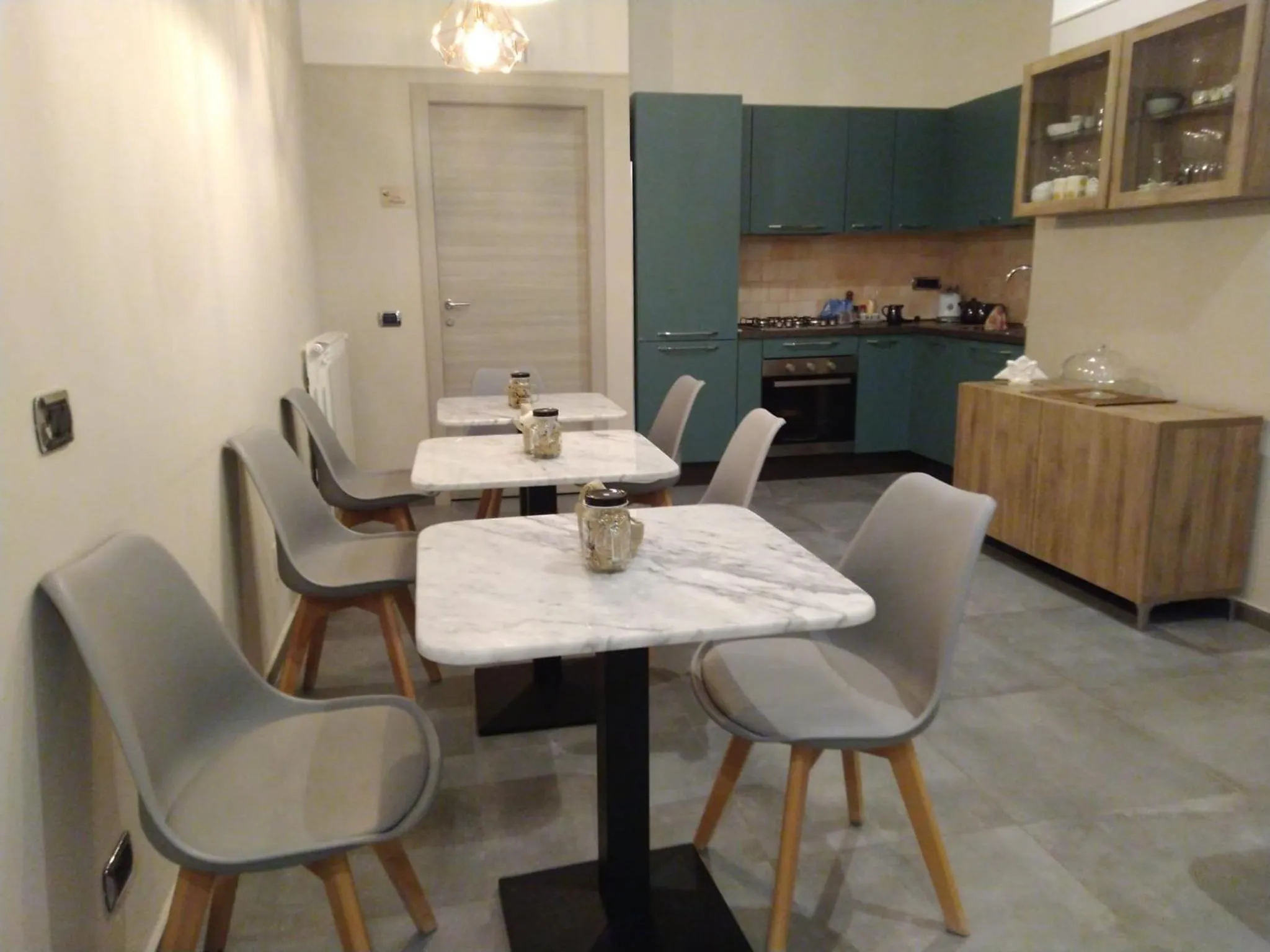 Communal kitchen in Donna Lena Relais Napoli