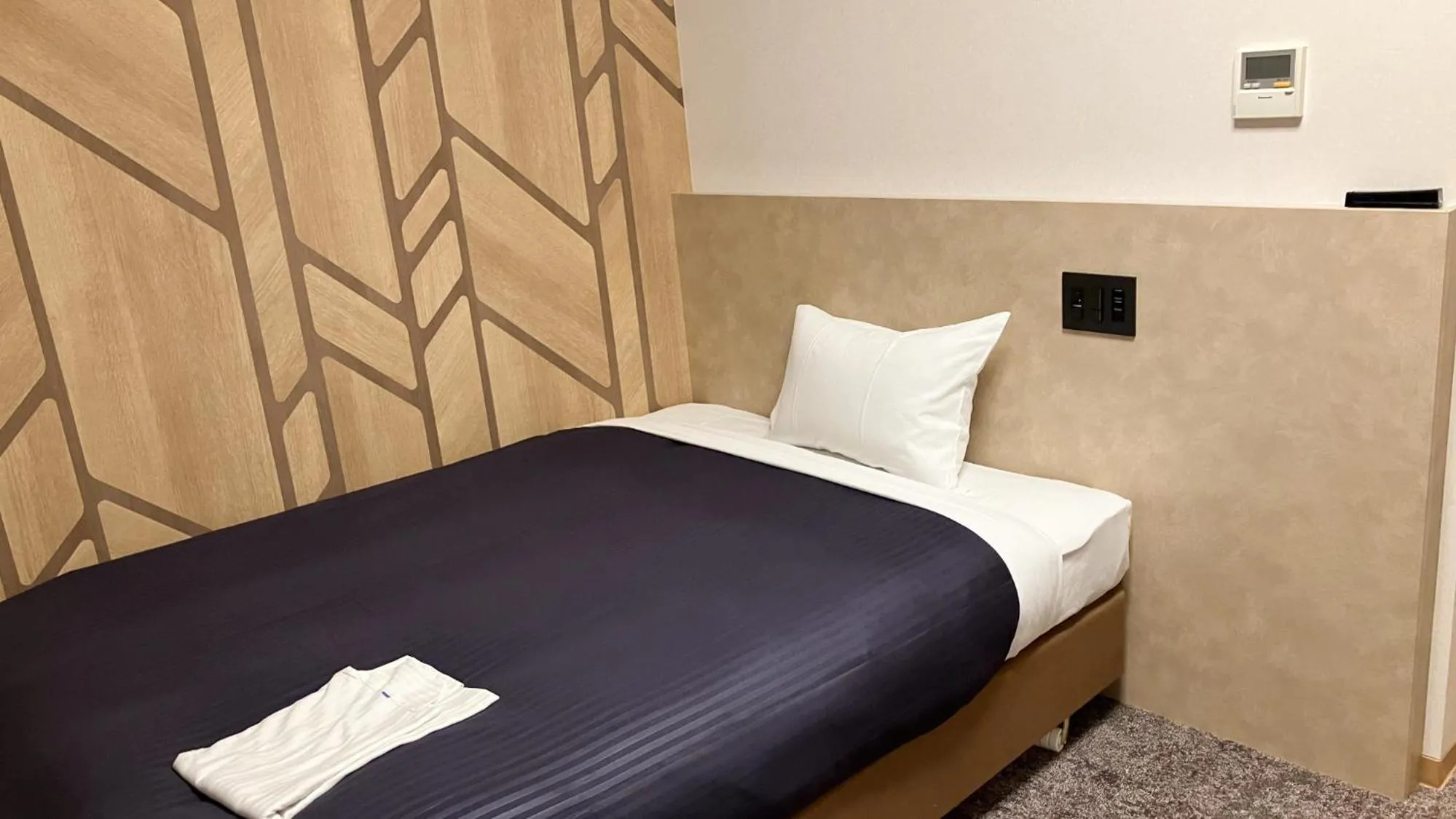 Bed in HOTEL LiVEMAX BUDGET Shinbashi