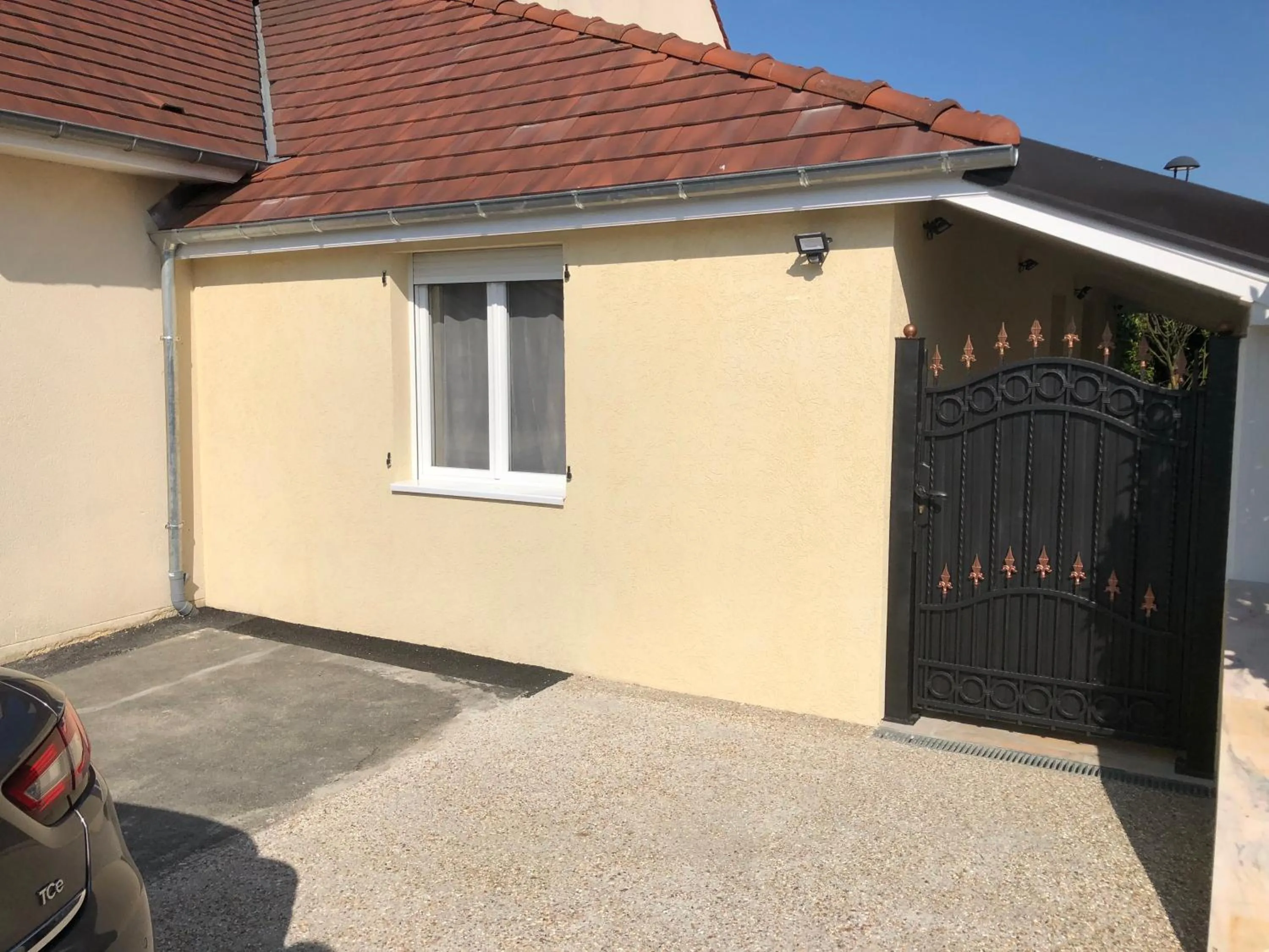 Facade/entrance in Maison Tobias