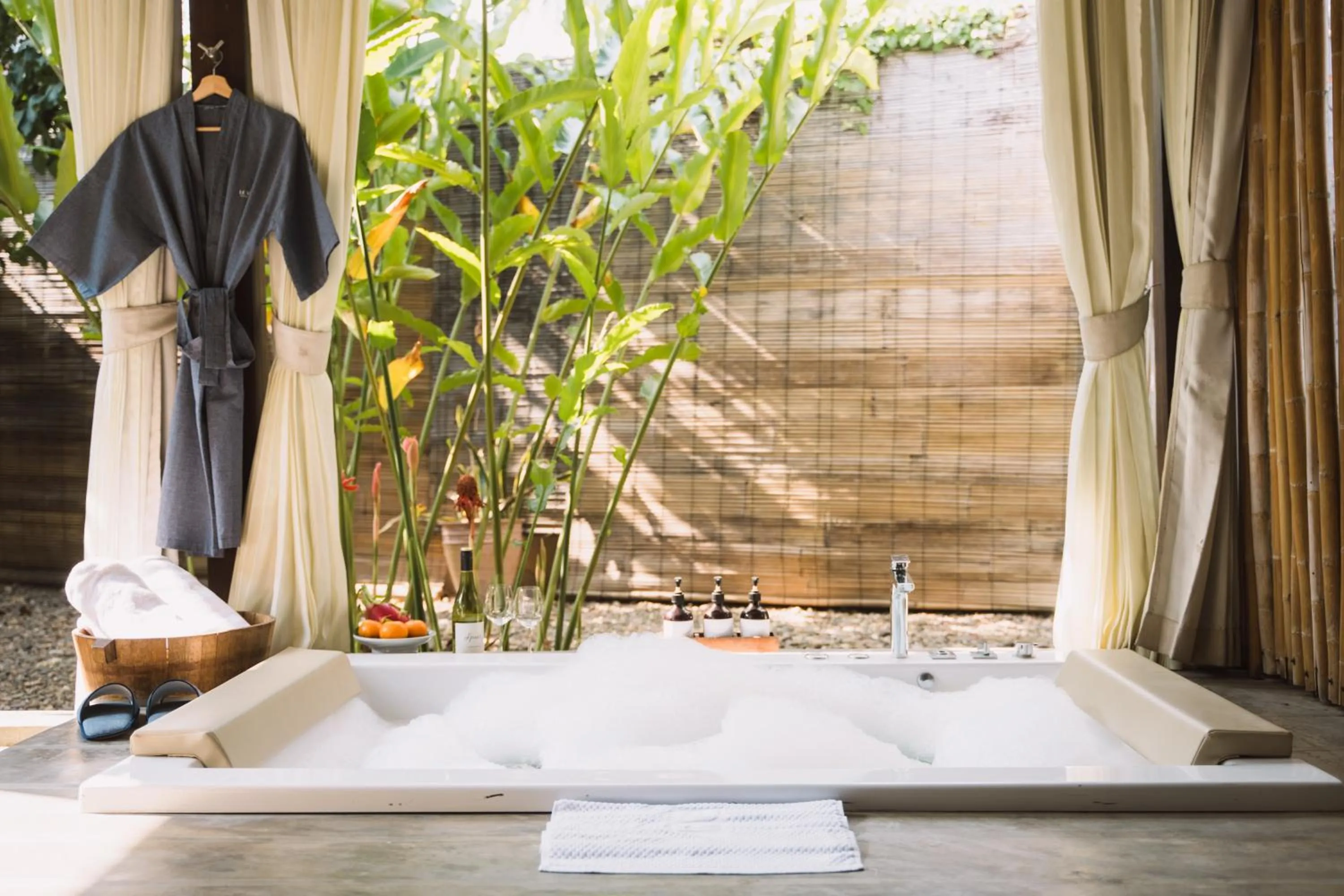 Hot Tub in Le Sen Boutique Hotel