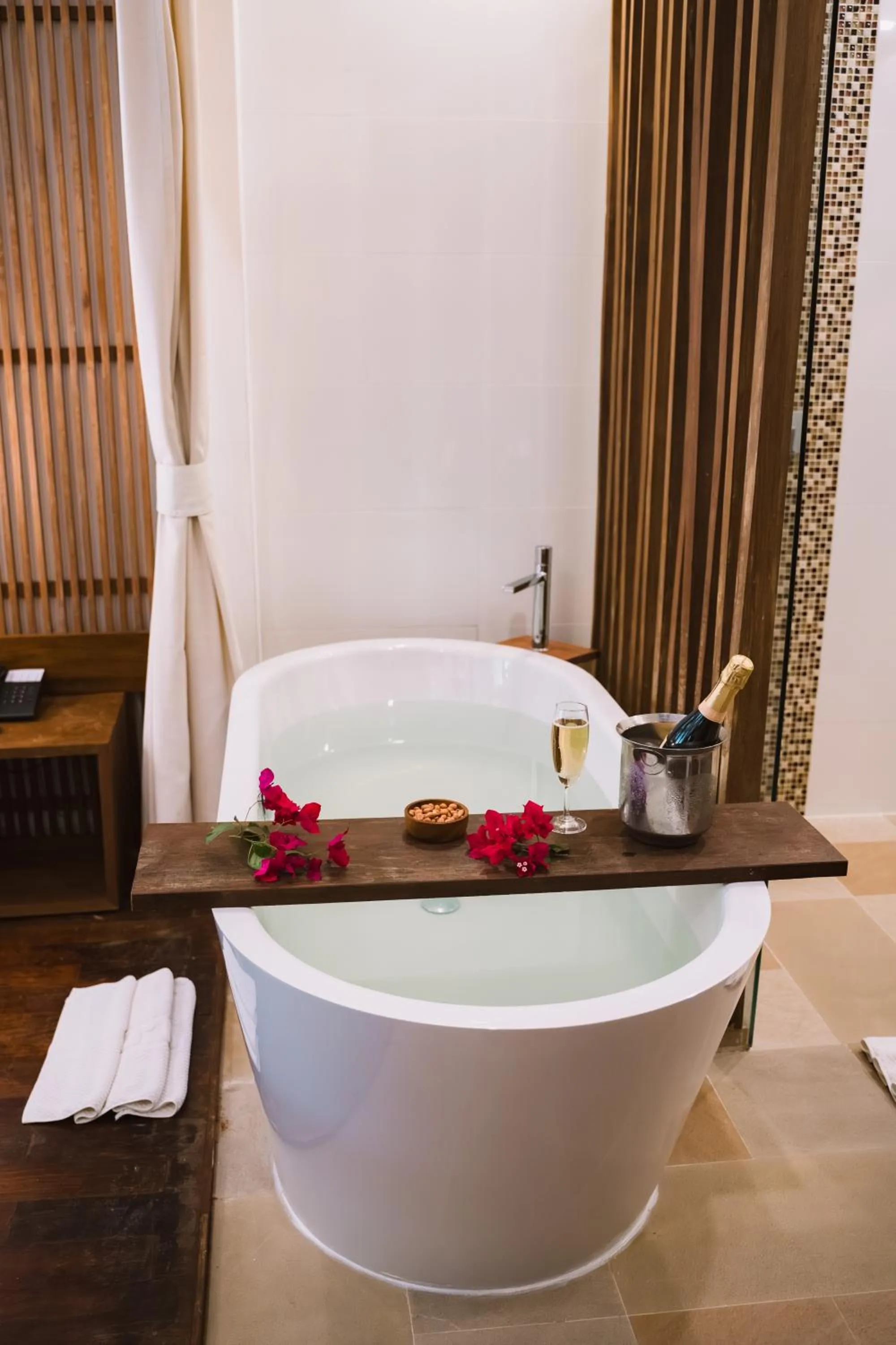 Hot Tub in Le Sen Boutique Hotel