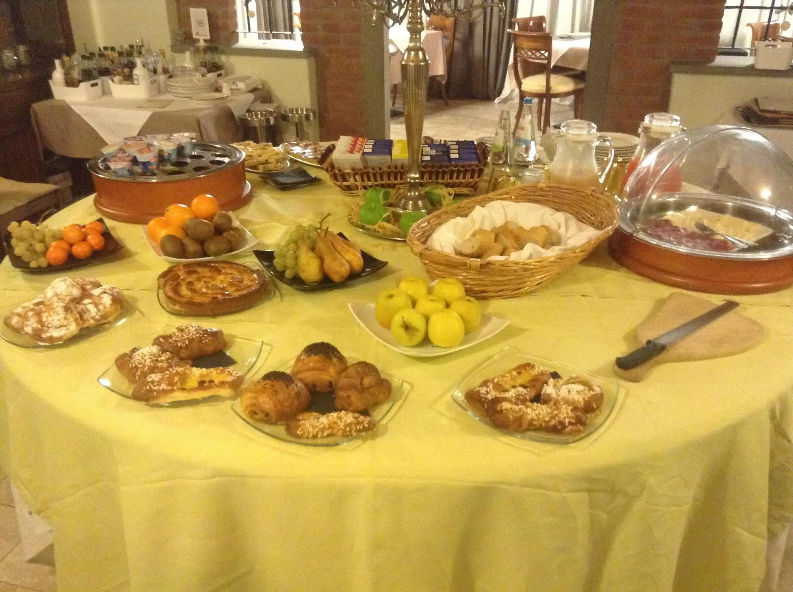 Continental breakfast in Hotel Fontana Santa