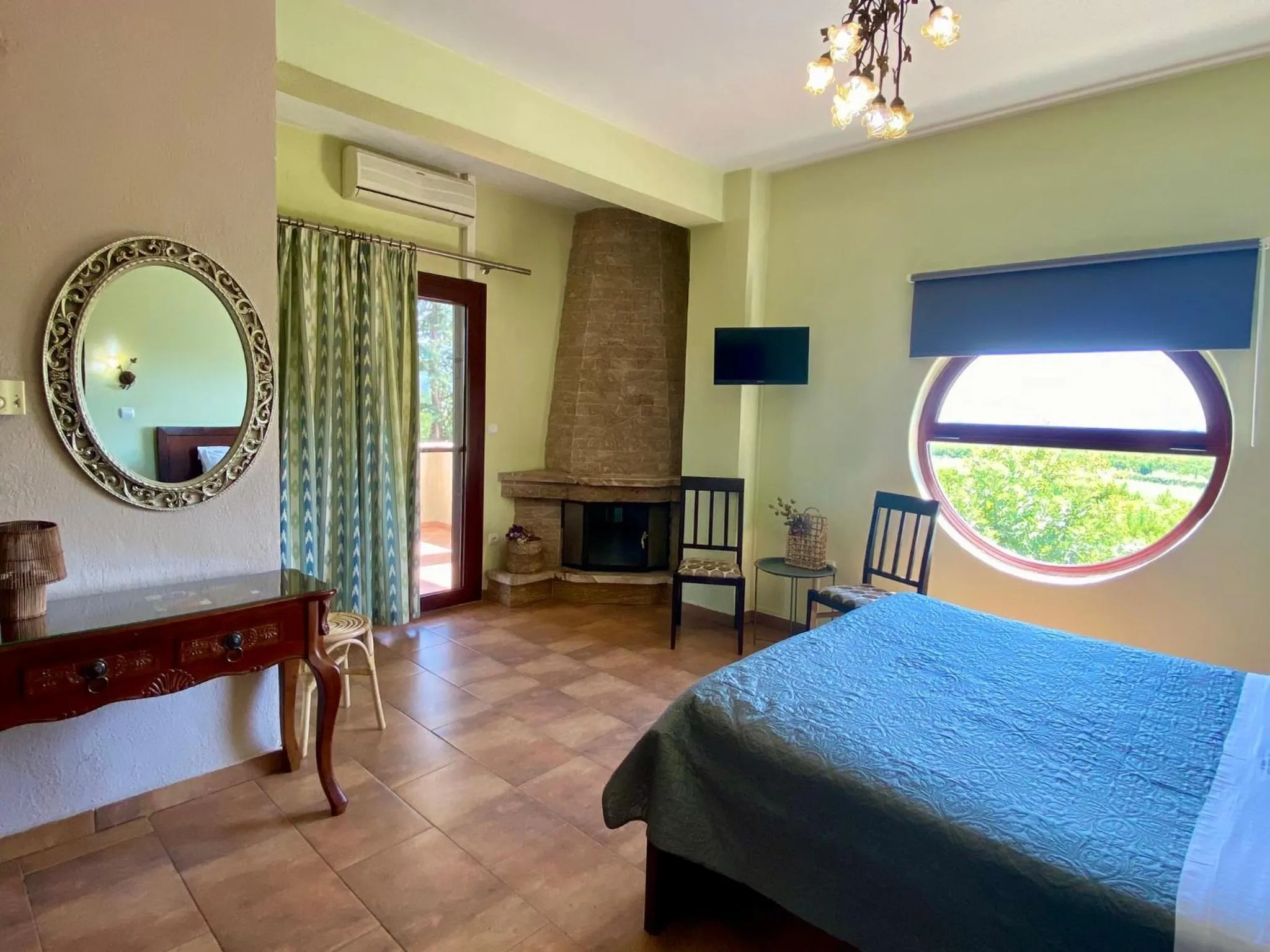 Bed in Gea Kaimaktsalan Hotel & Spa