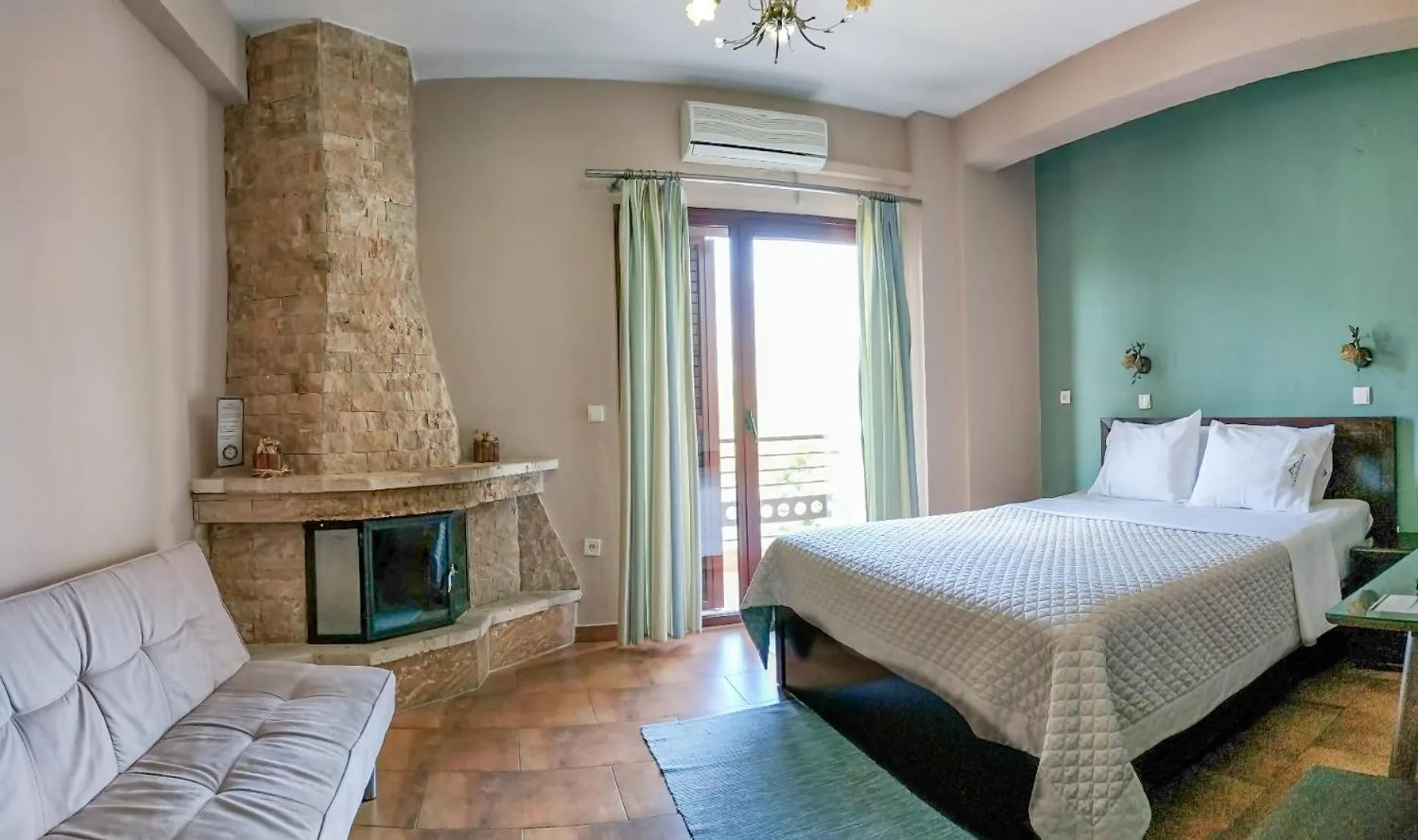 Bed in Gea Kaimaktsalan Hotel & Spa