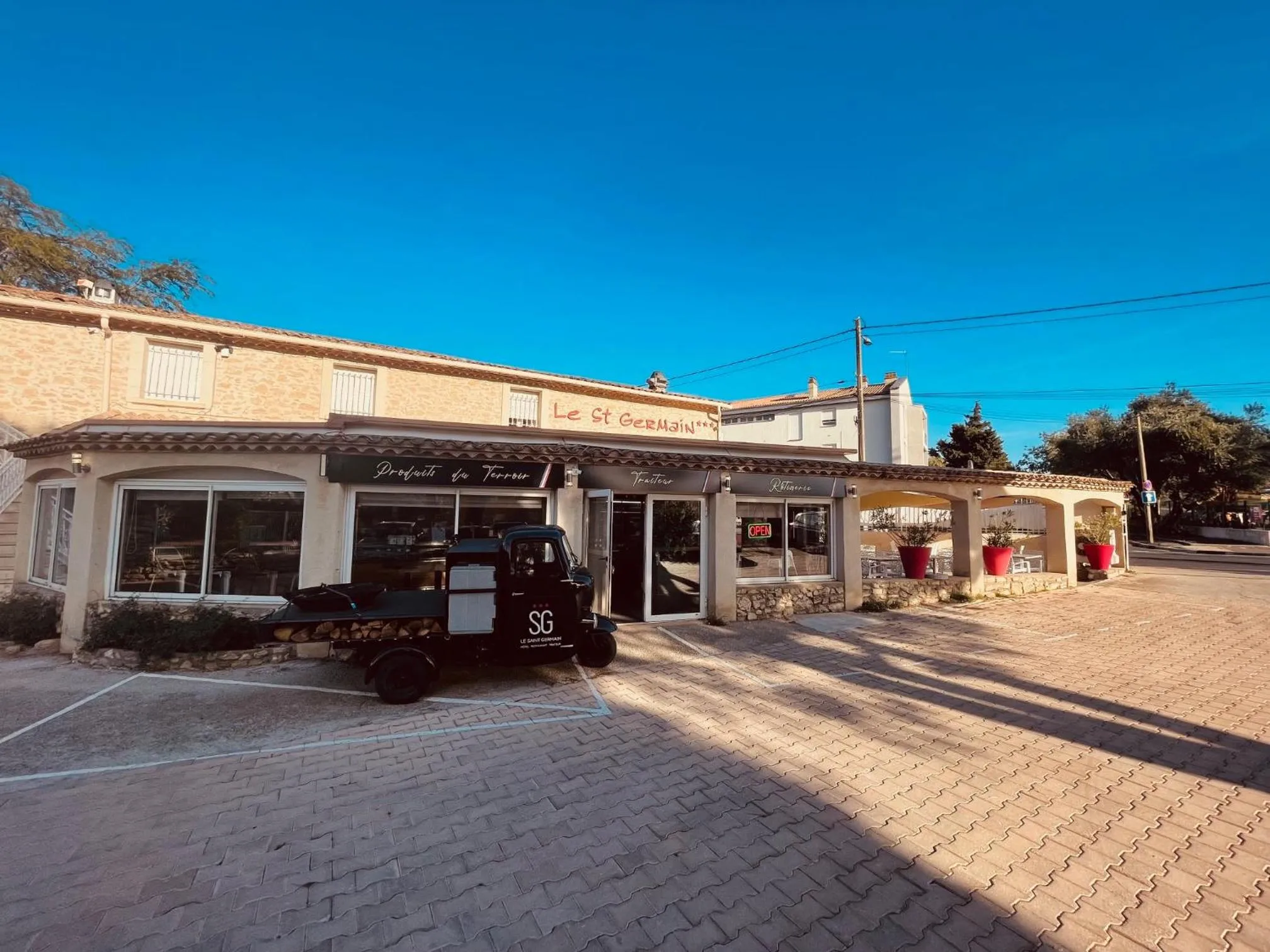 Property building in Hotel Saint Germain