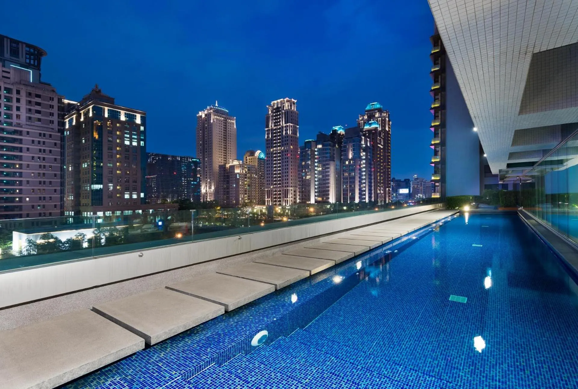 Swimming pool in Millennium Hotel Taichung