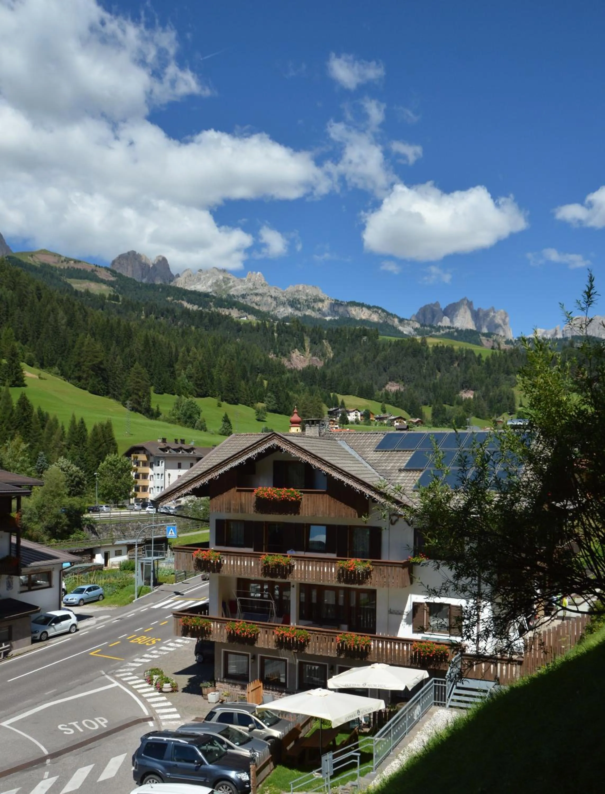 Property building in Hotel De Fronz