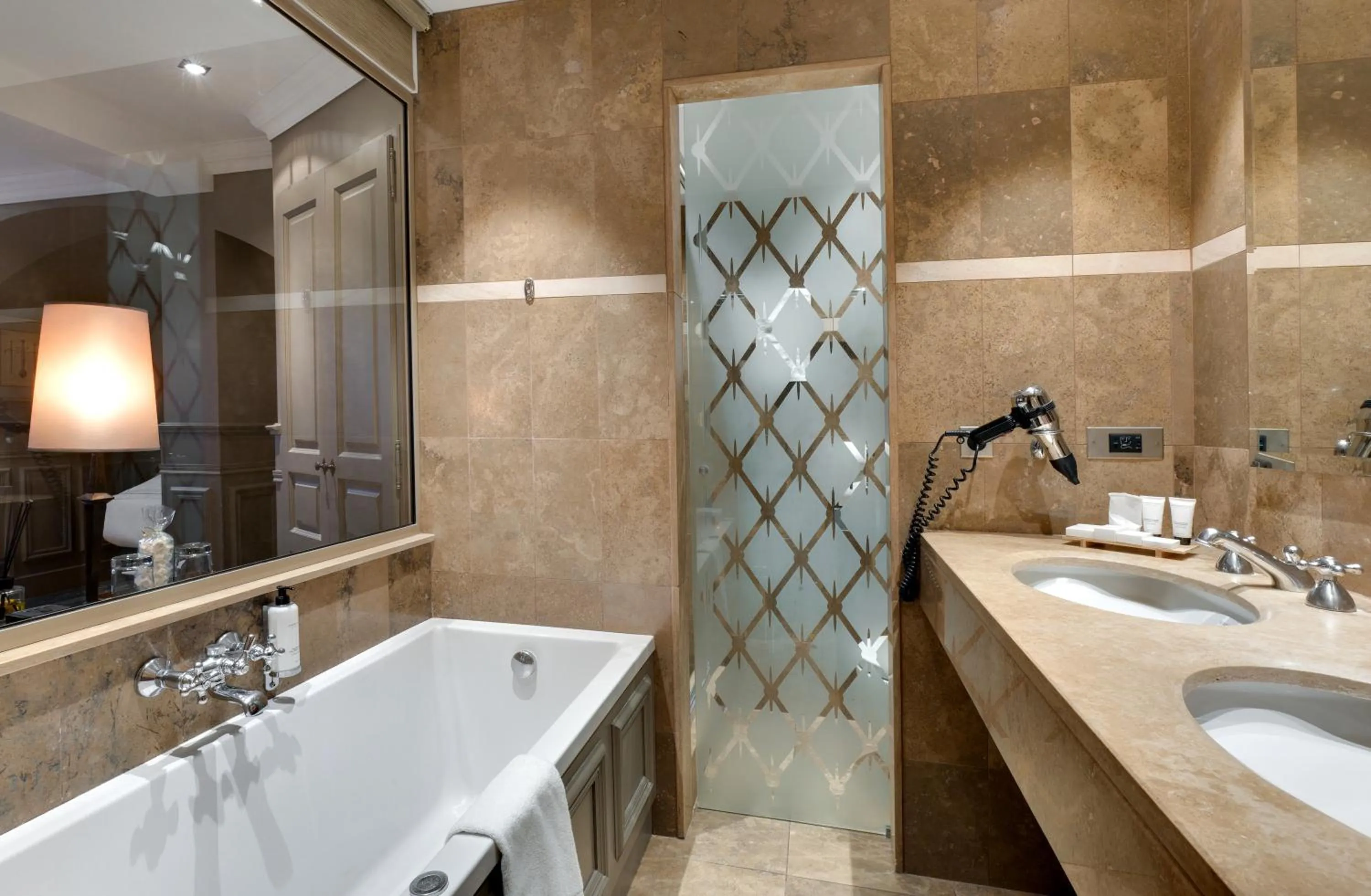 Photo of the whole room in Hôtel du Château & Spa - Teritoria