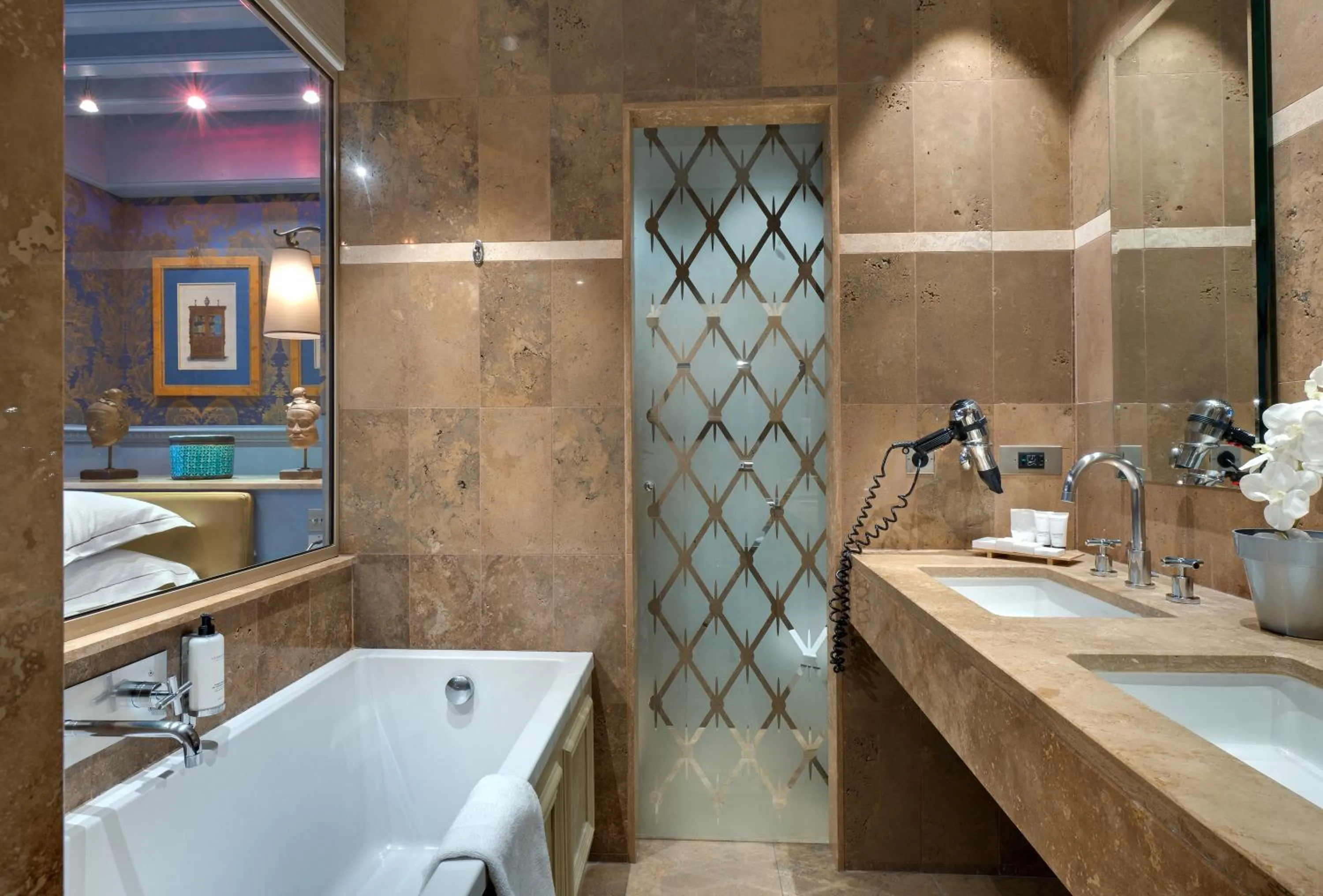 Shower in Hôtel du Château & Spa - Teritoria