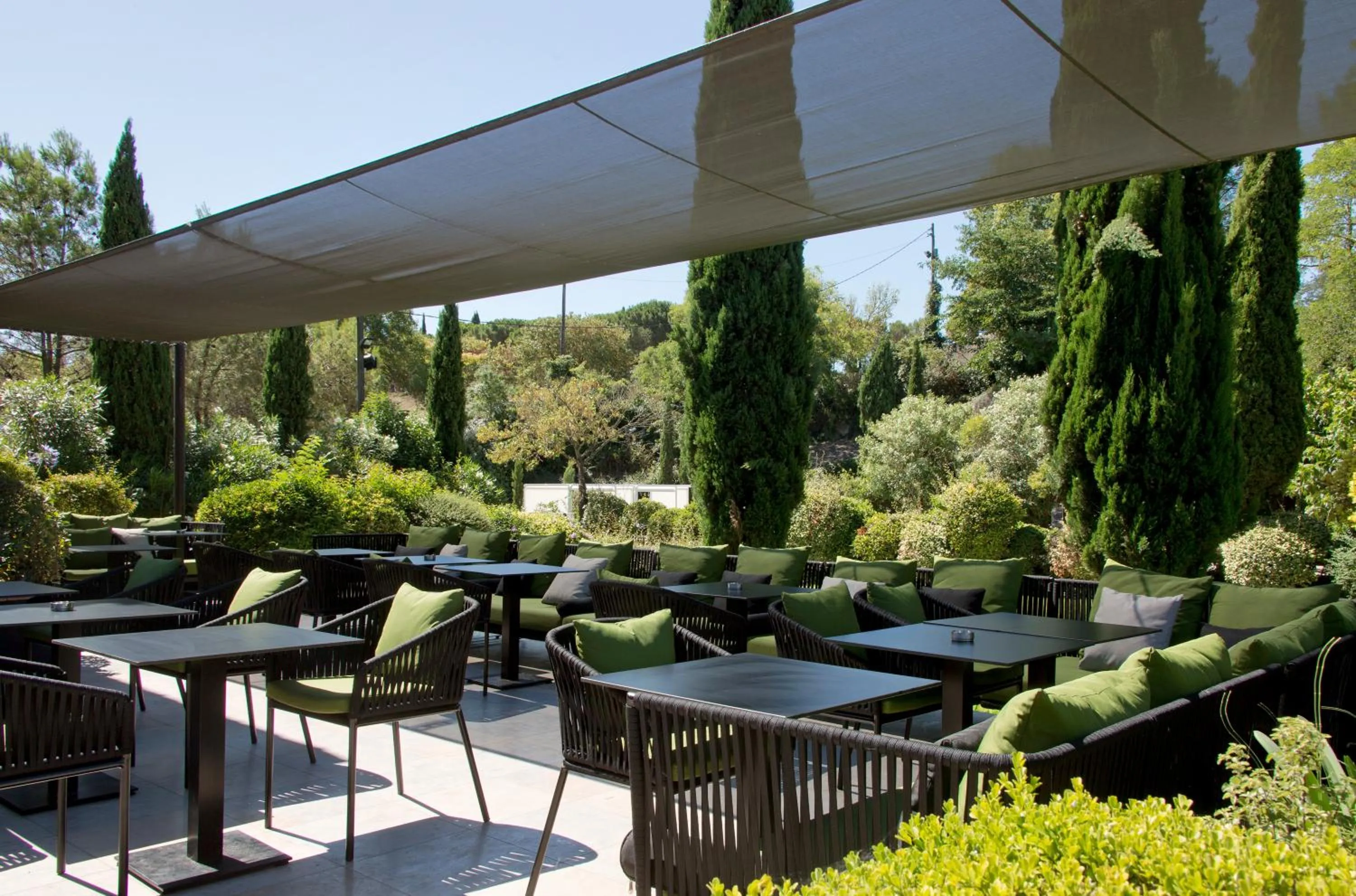 Patio in Hôtel du Château & Spa - Teritoria