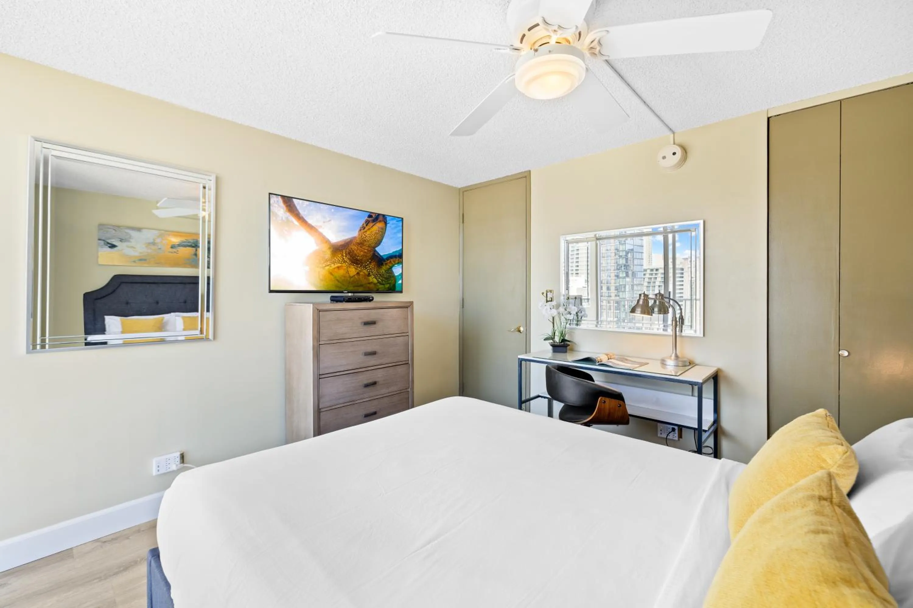 Bed in Pacific Monarch - 1 BR - Ocean and City Views!