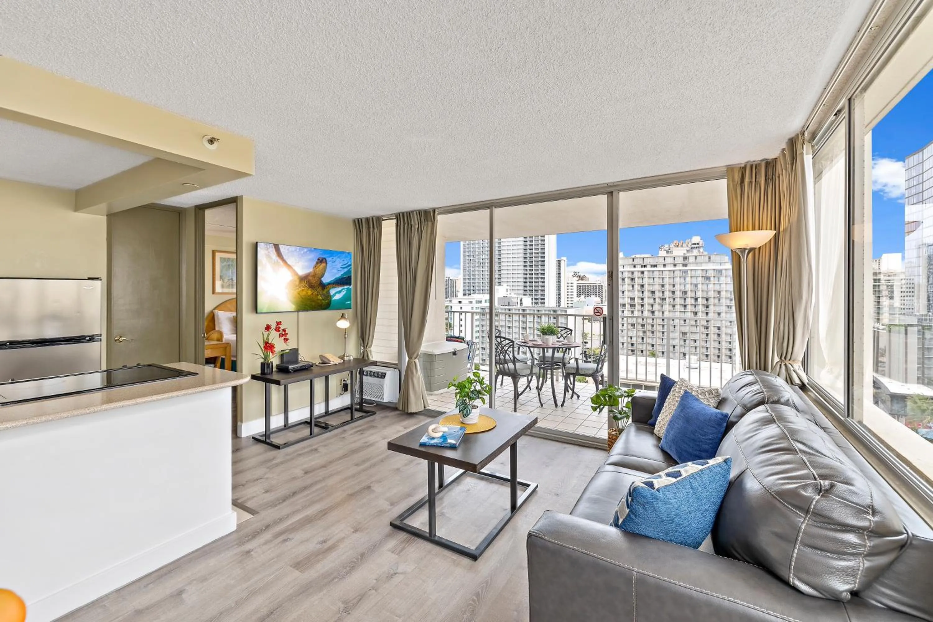 Kitchen or kitchenette in Pacific Monarch - 1 BR - Ocean and City Views!