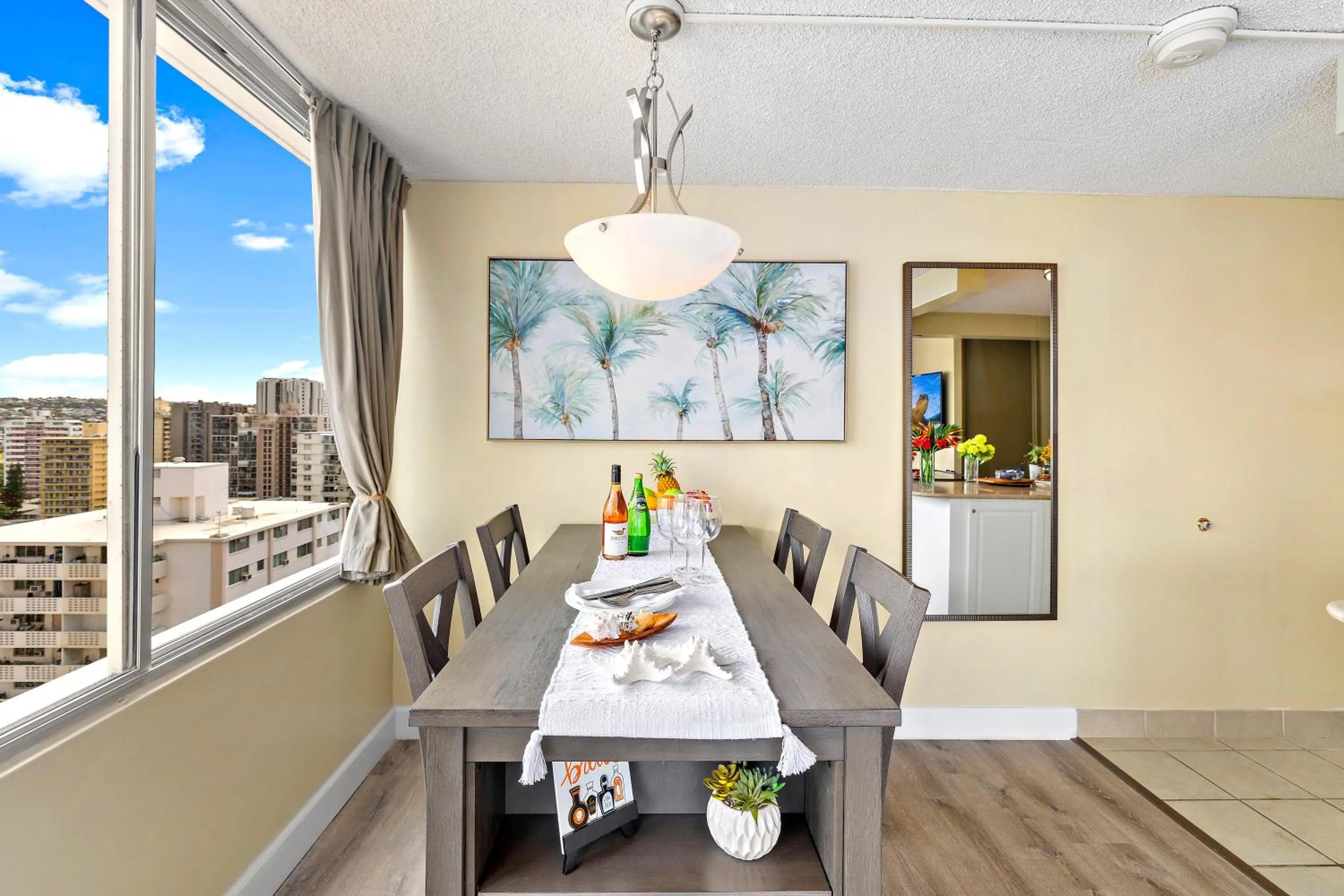 Dining area in Pacific Monarch - 1 BR - Ocean and City Views!