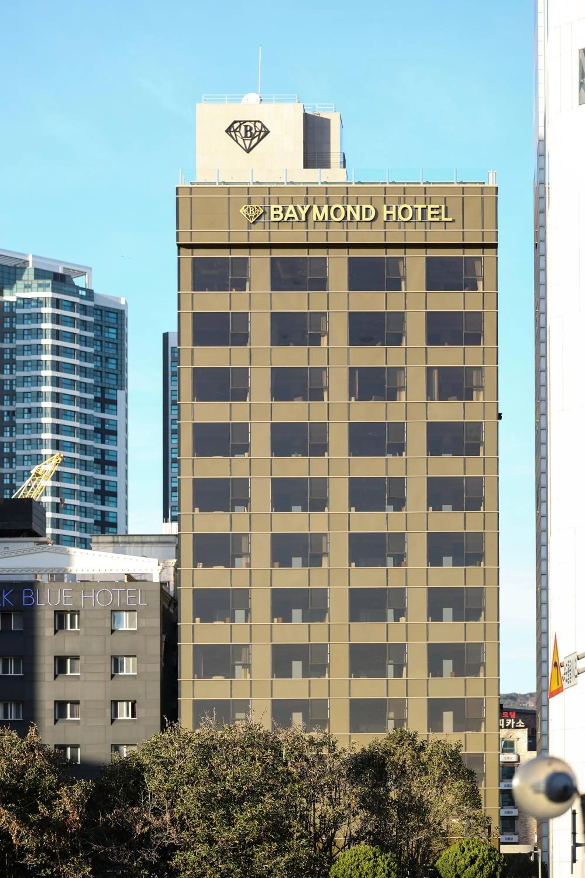 Baymond Hotel