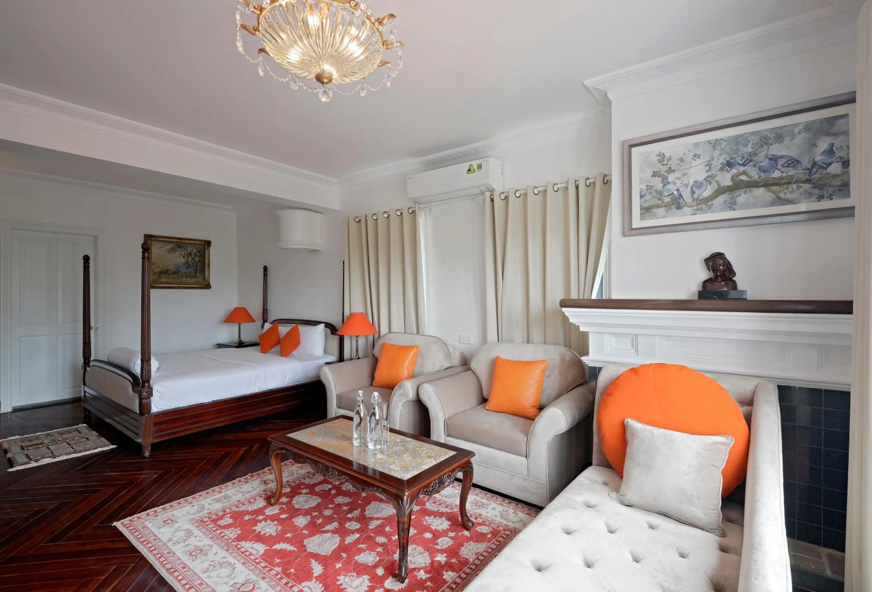 Bed in Lamarque Dalat Villa