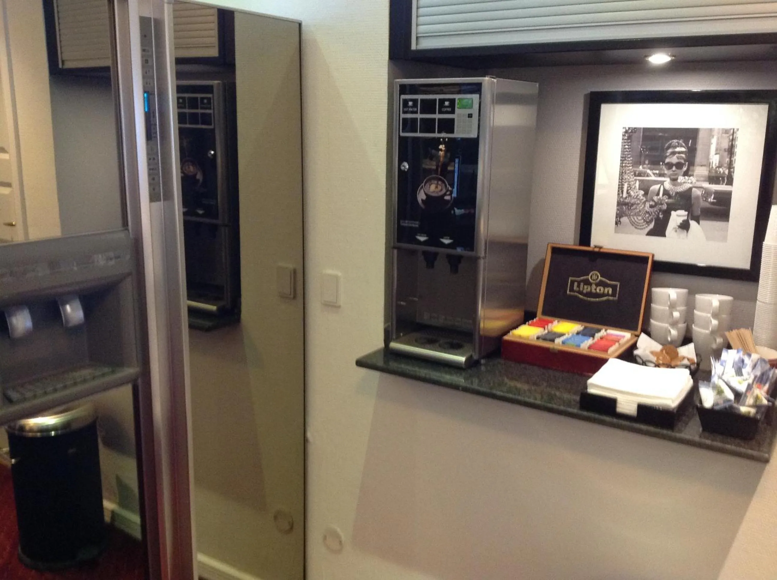 Coffee/tea facilities in Hotel Tiffany