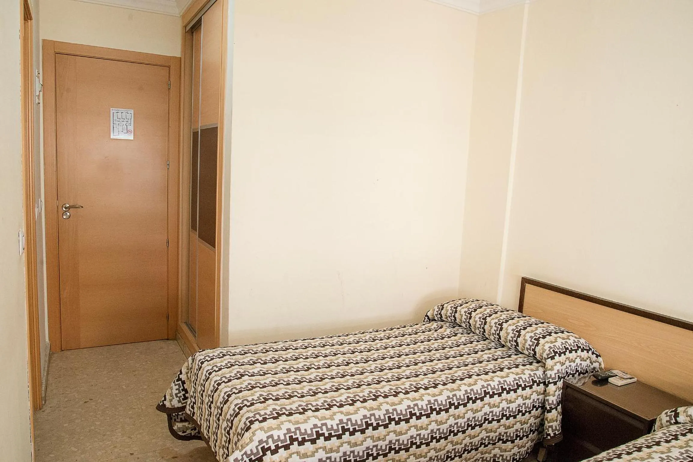 Bed in Hostal la Campana