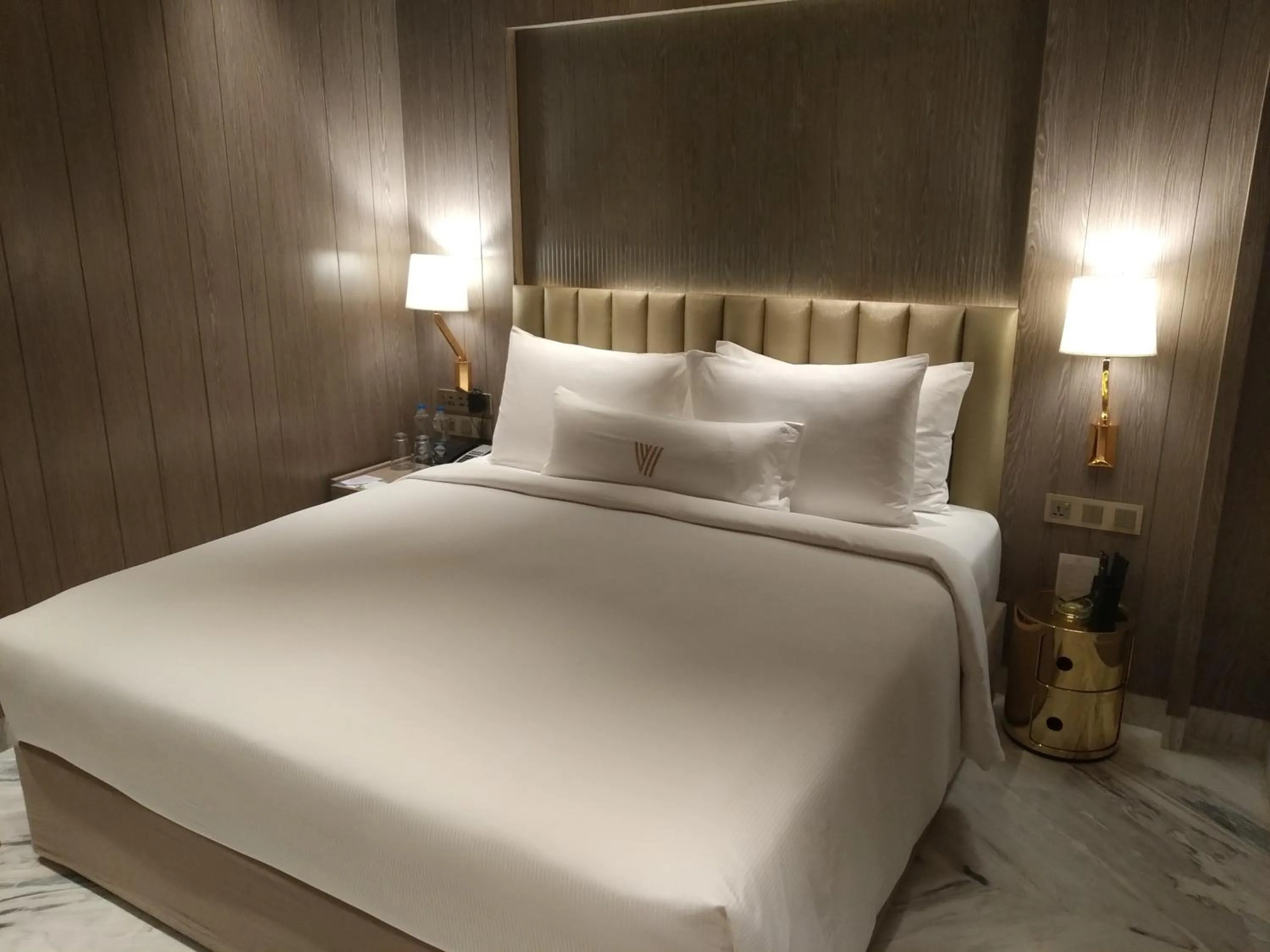 Bedroom, Bed in Vividus