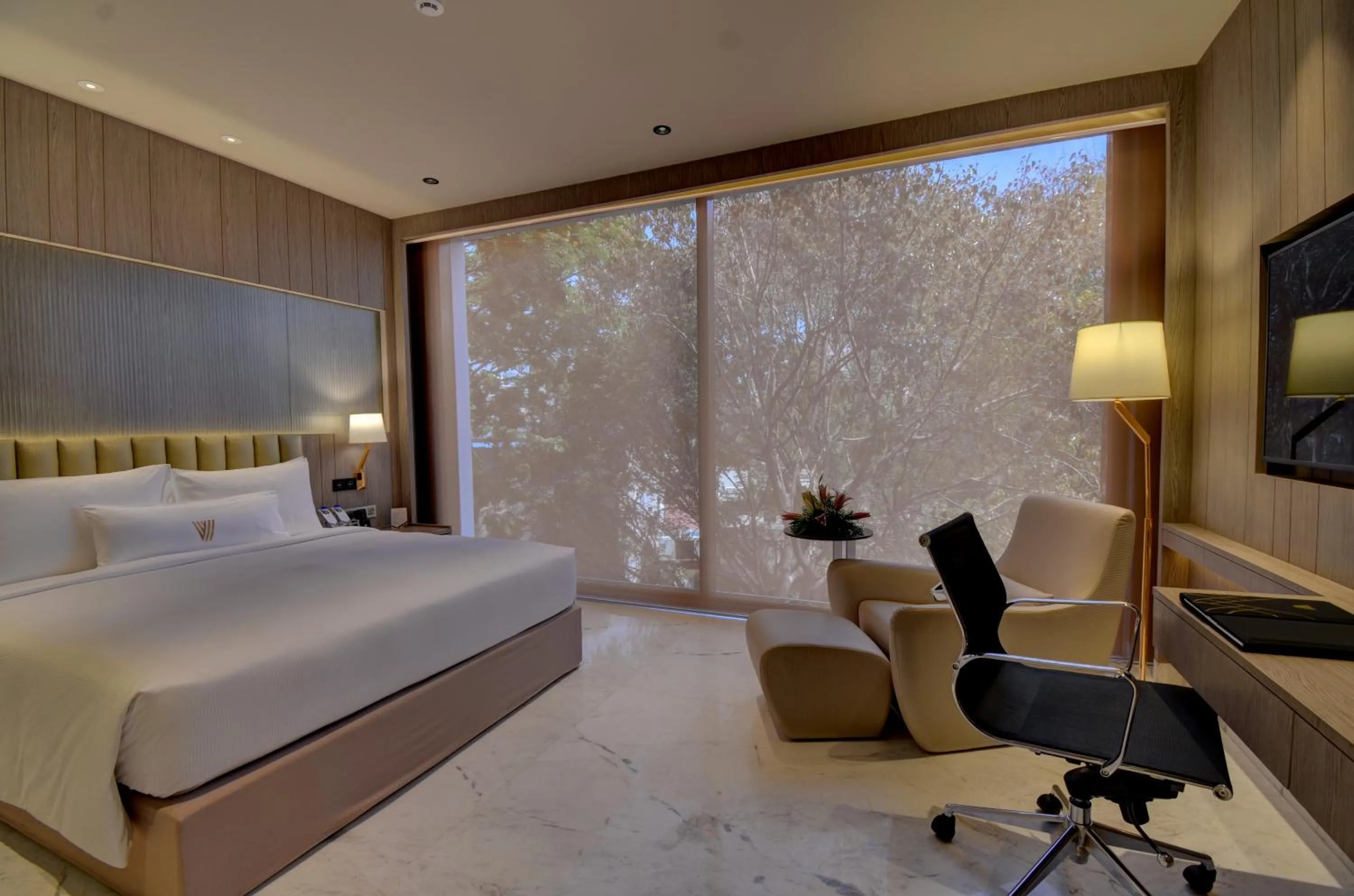 Photo of the whole room, Bed in Vividus