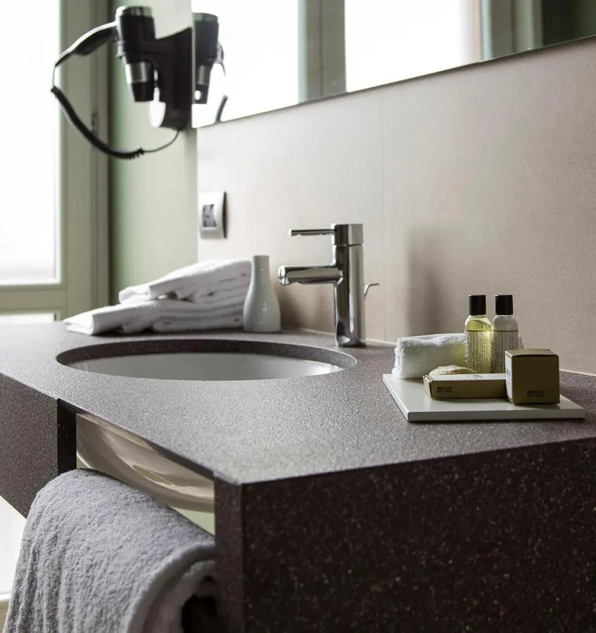 Bathroom, Bed in Zara Rooms & Suites