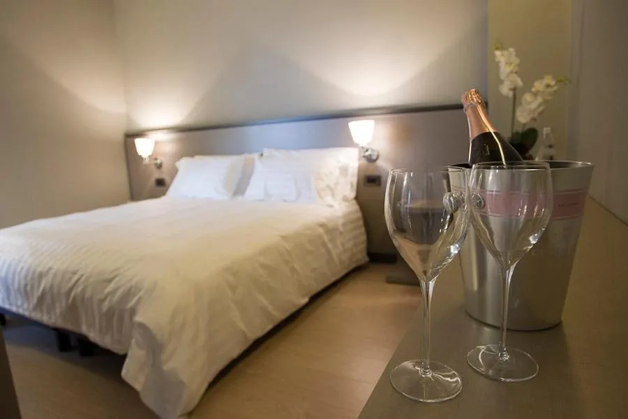 Alcoholic drinks, Bed in Zara Rooms & Suites