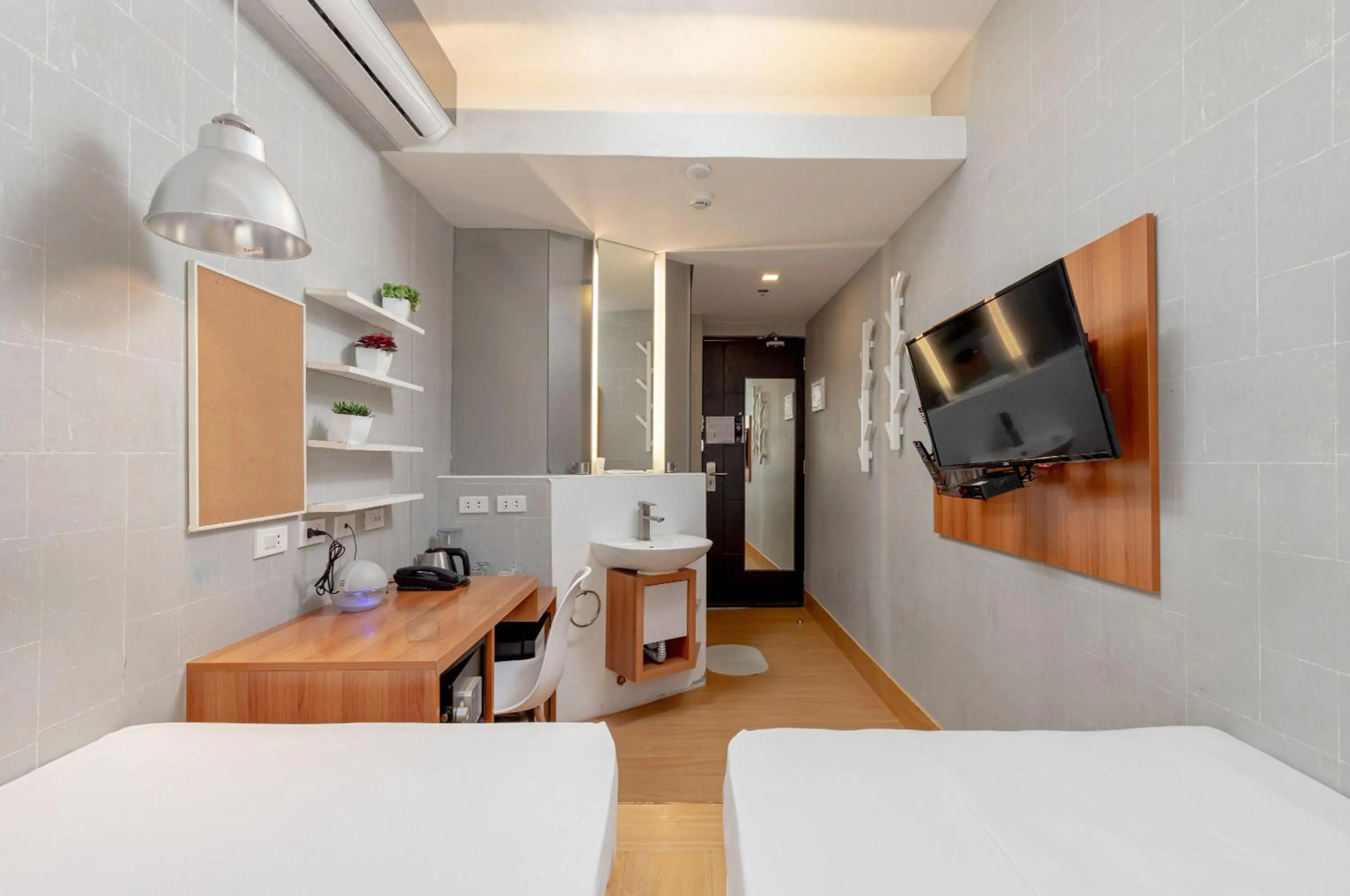 Photo of the whole room, Bed in Selah Pods Hotel Manila