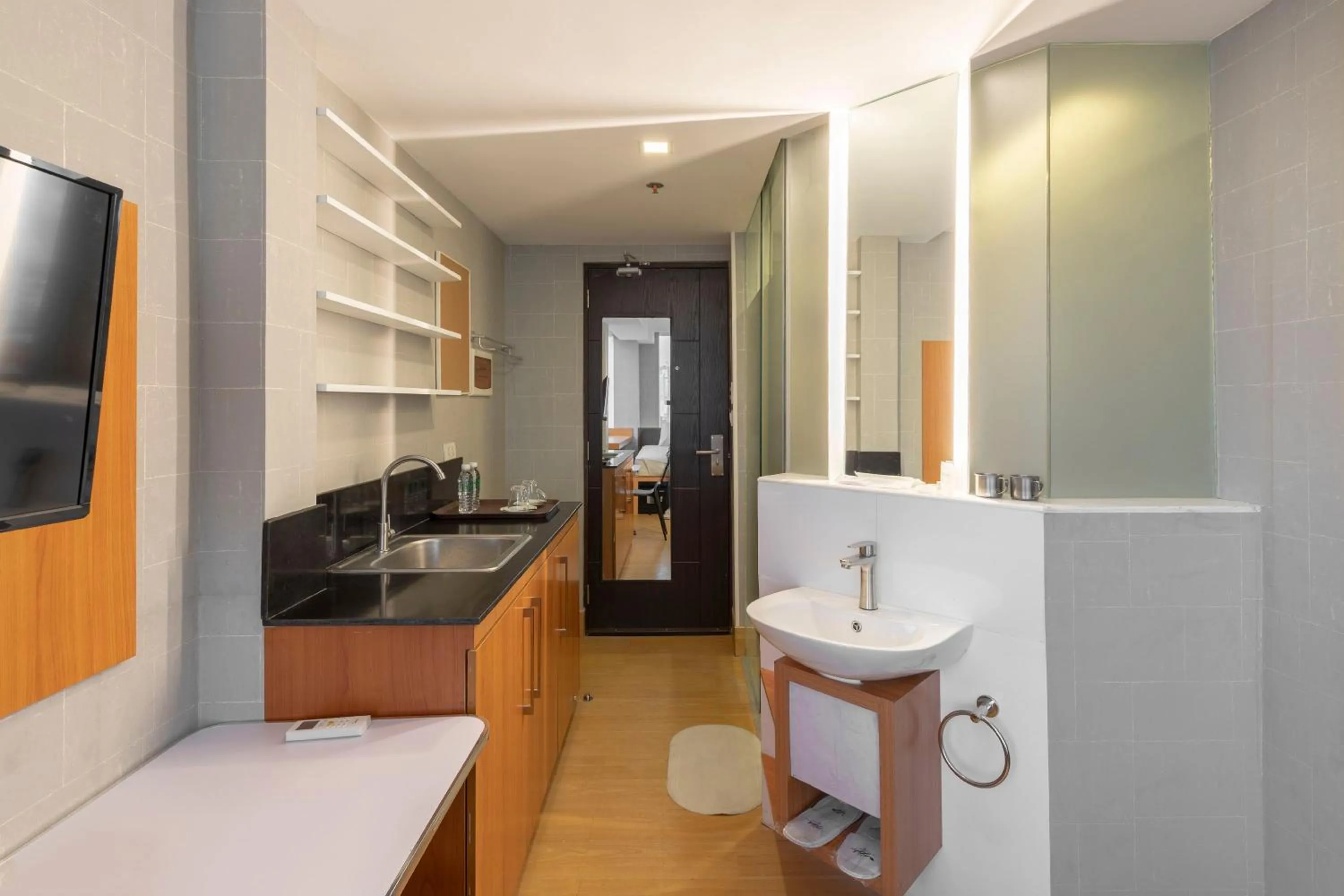 Kitchen or kitchenette in Selah Pods Hotel Manila