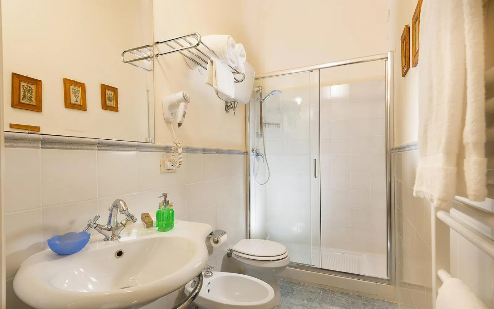 Shower in B&B Piccolo Hotel