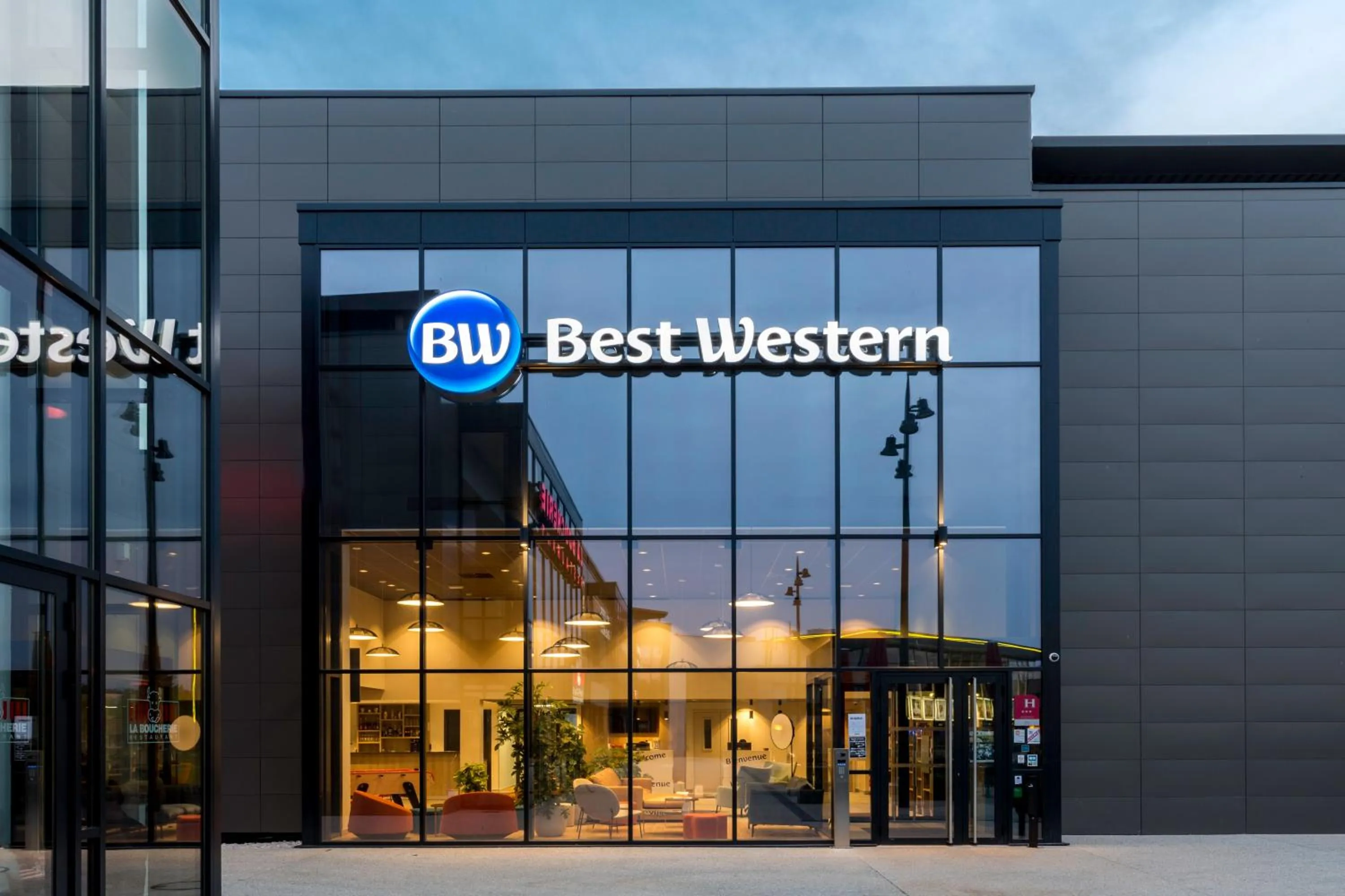 Property building in BEST WESTERN HOTEL DIJON QUETIGNY