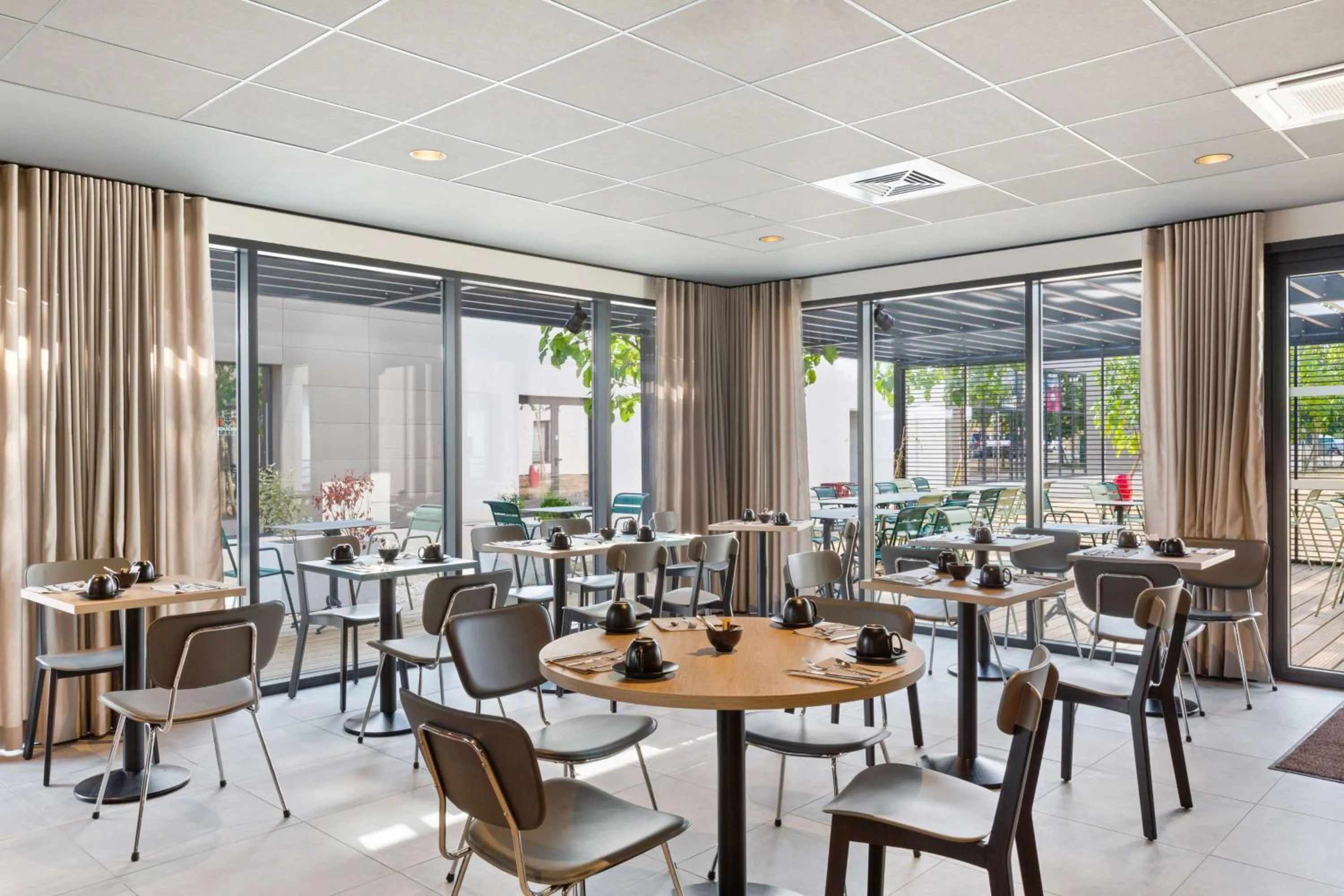 Restaurant/places to eat in BEST WESTERN HOTEL DIJON QUETIGNY