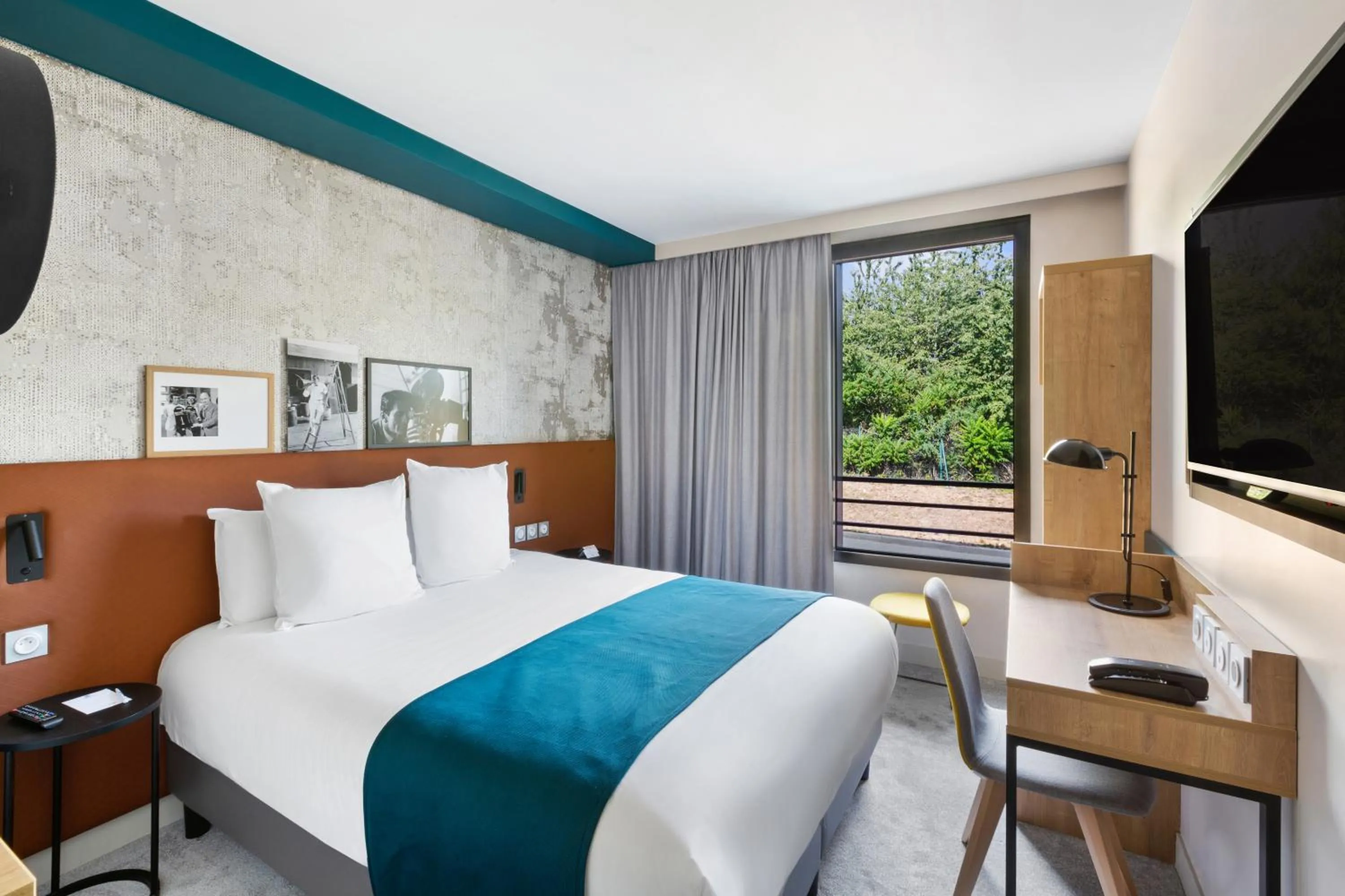 Bed in BEST WESTERN HOTEL DIJON QUETIGNY