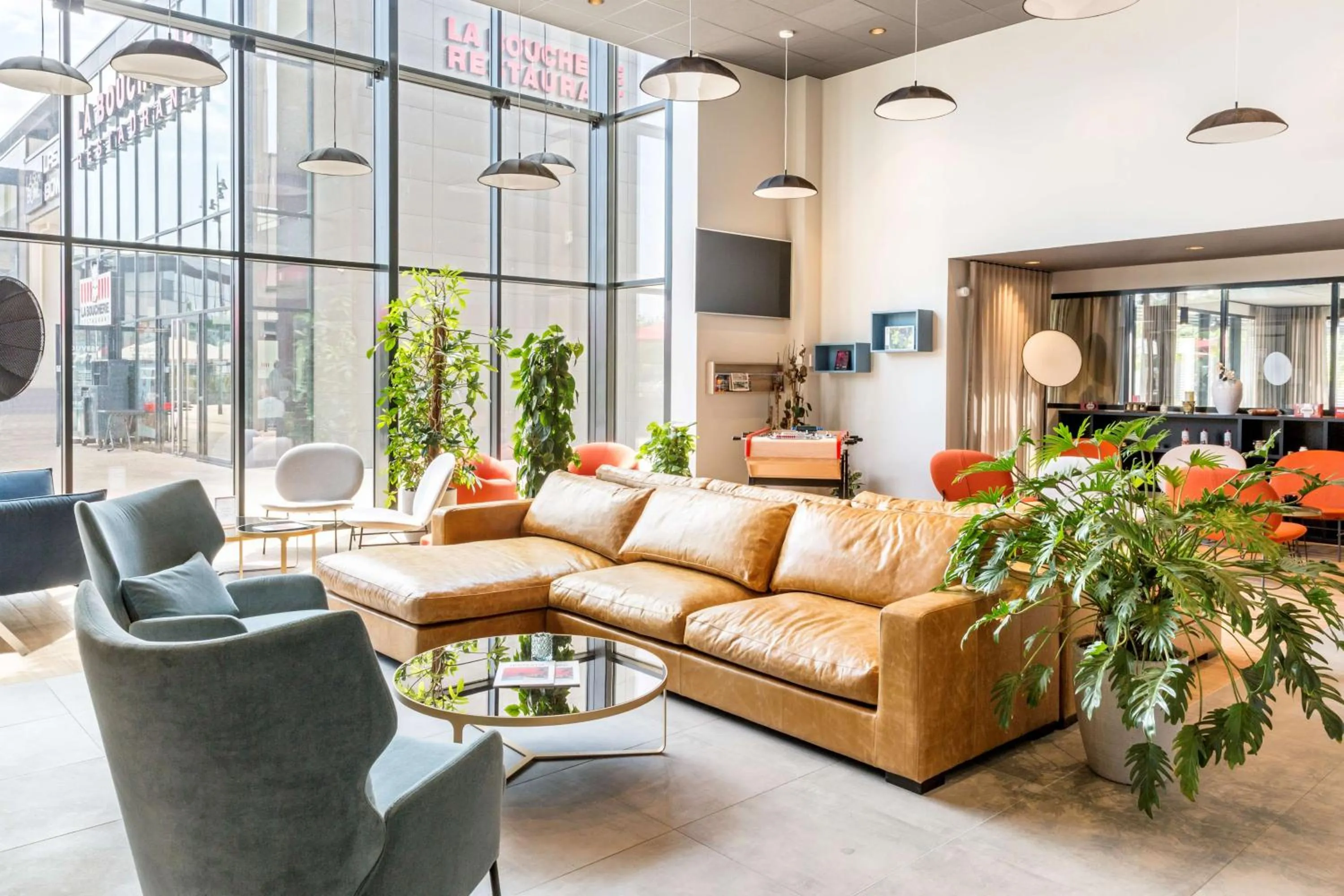 Lobby or reception in BEST WESTERN HOTEL DIJON QUETIGNY