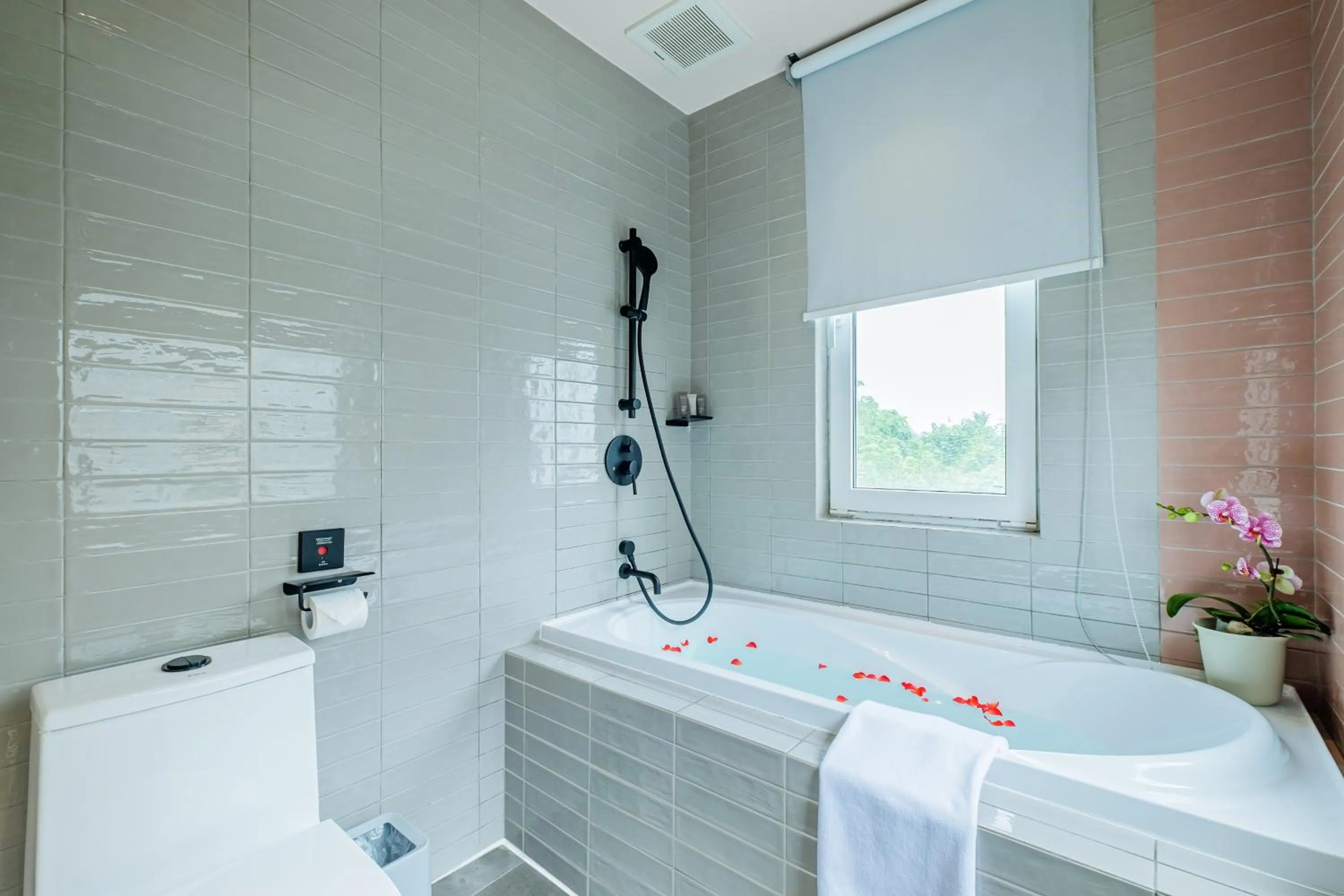 Bath in PACE HOTEL Suzhou Guanqian Branch