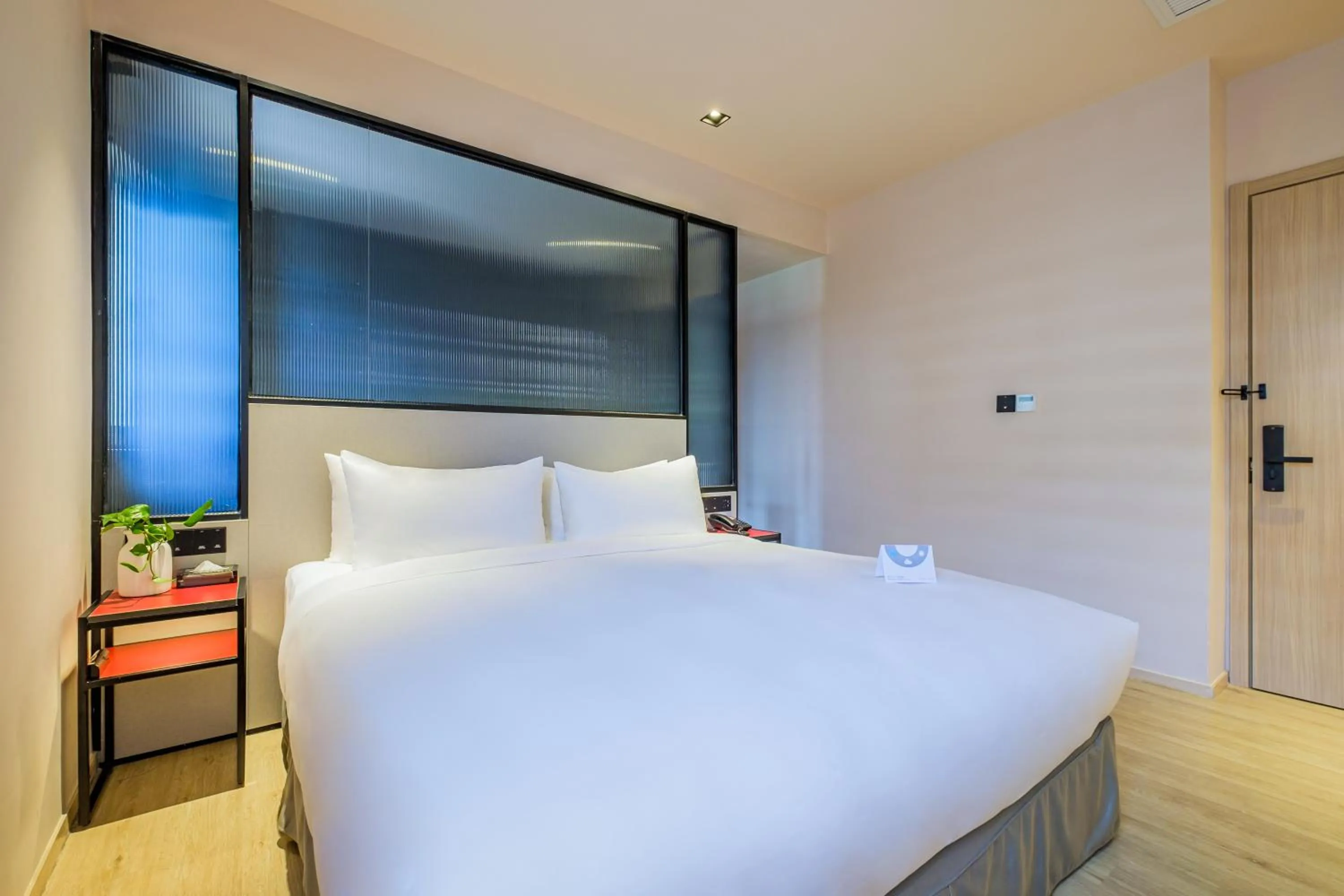 Bed in PACE HOTEL Suzhou Guanqian Branch