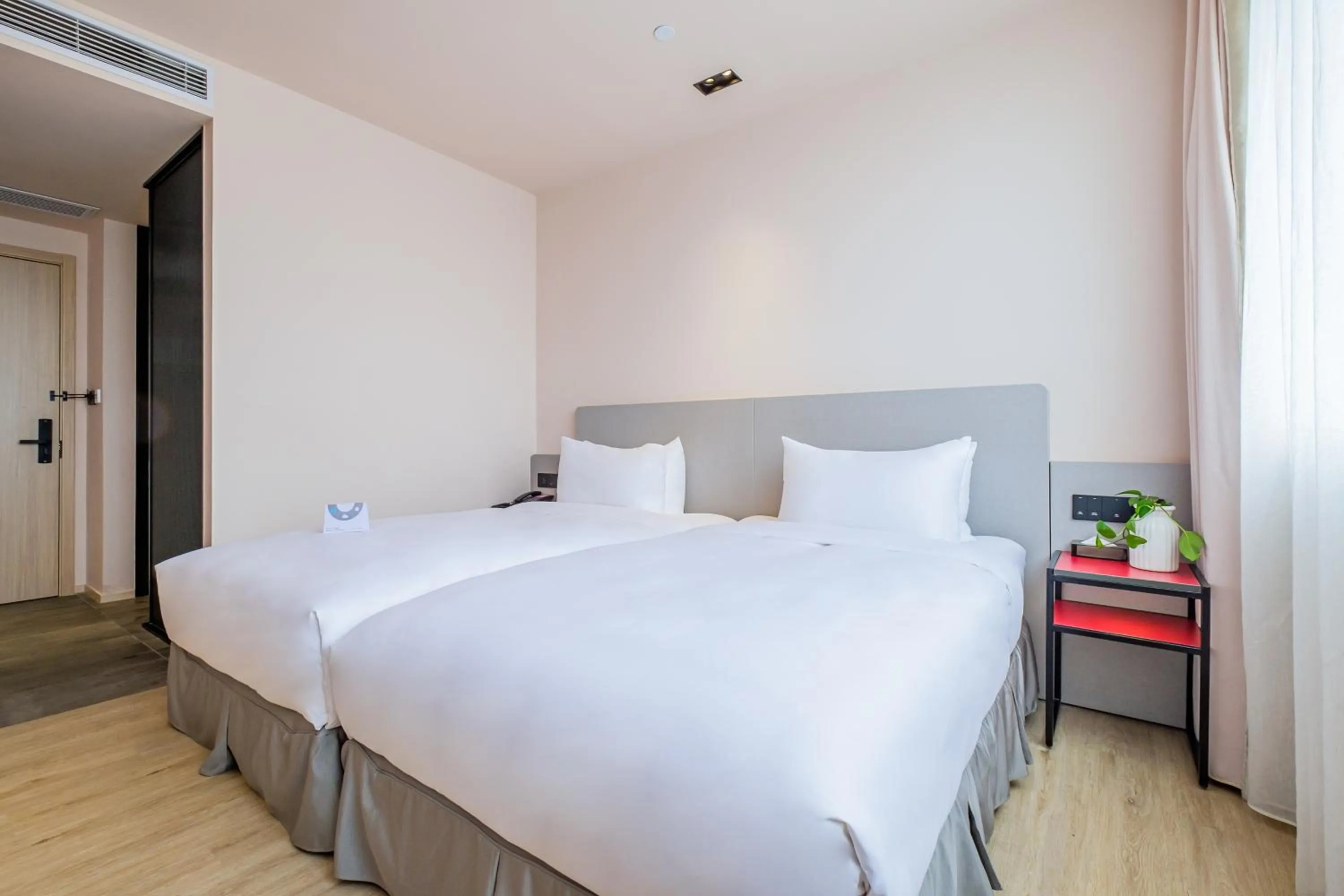 Bed in PACE HOTEL Suzhou Guanqian Branch