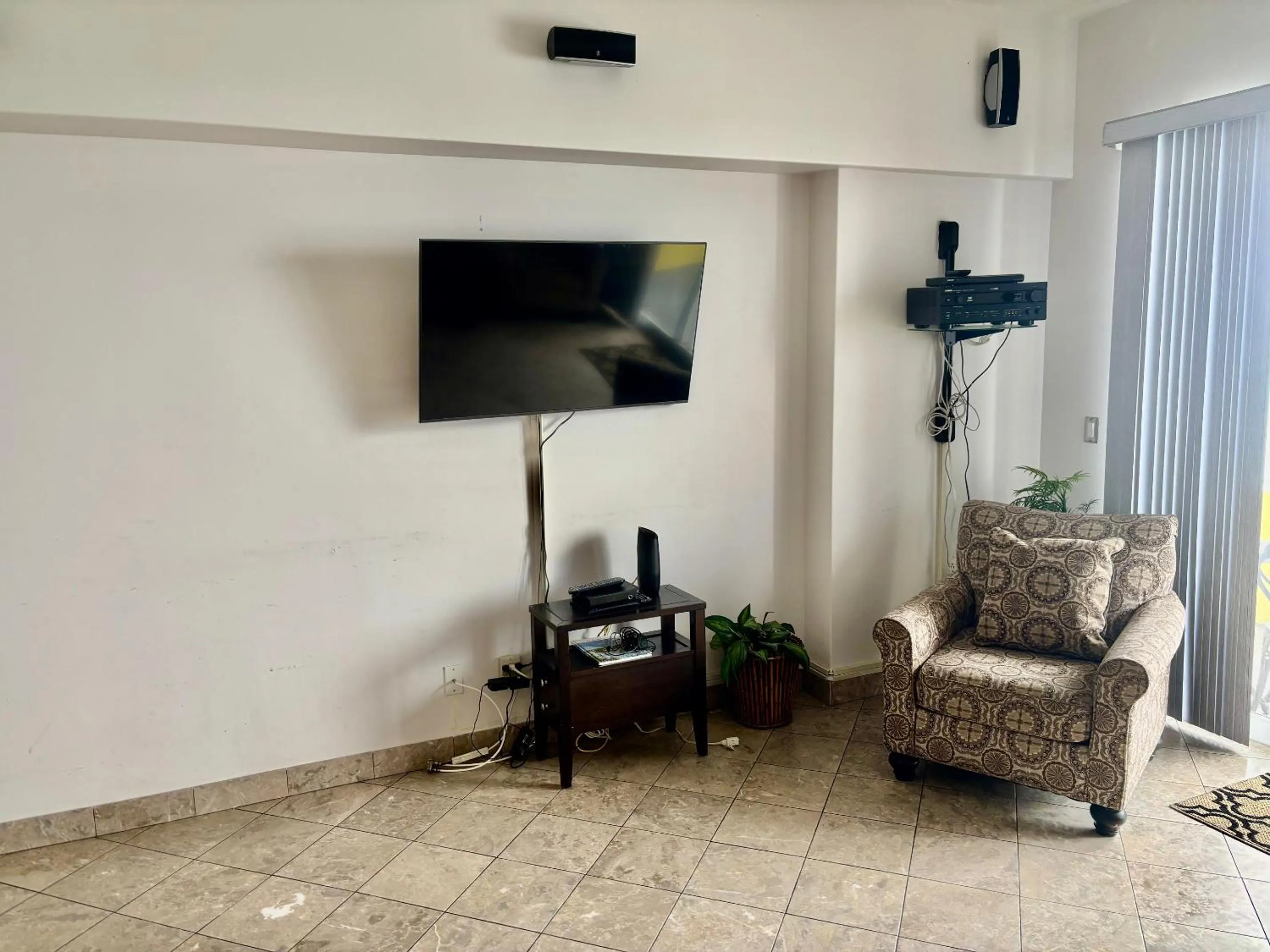 TV and multimedia in Ocean Walk Resort Magnificent Ocean Front View