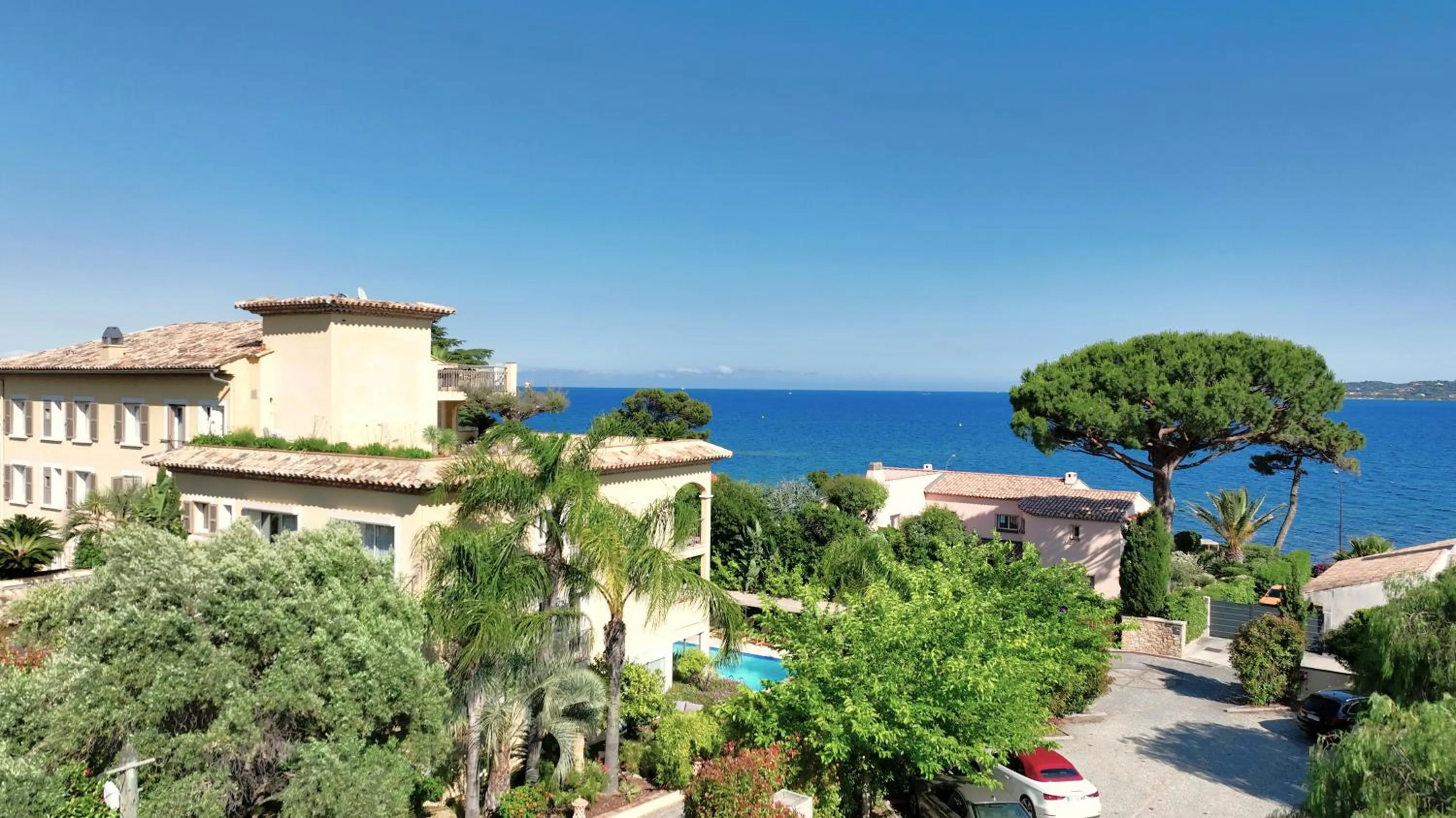 Property building in Best Western Premier Montfleuri