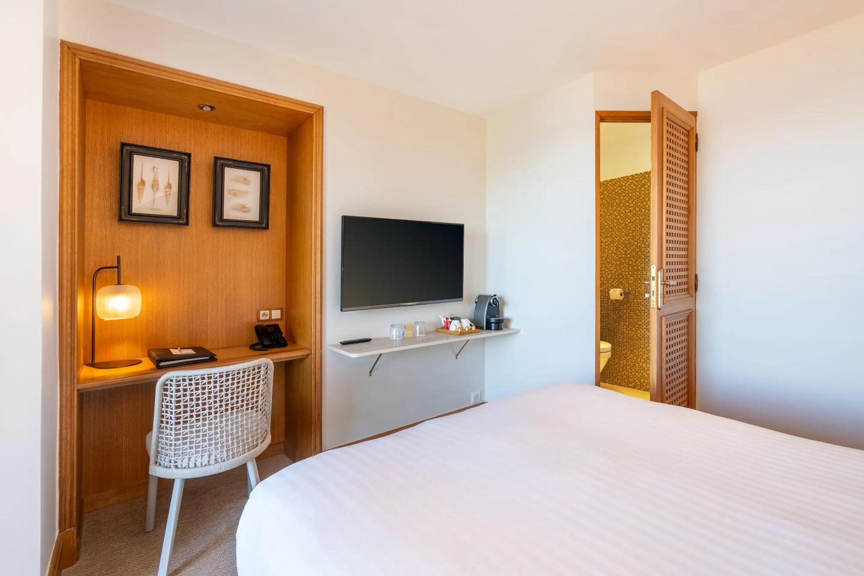 Photo of the whole room, Bed in Best Western Premier Montfleuri