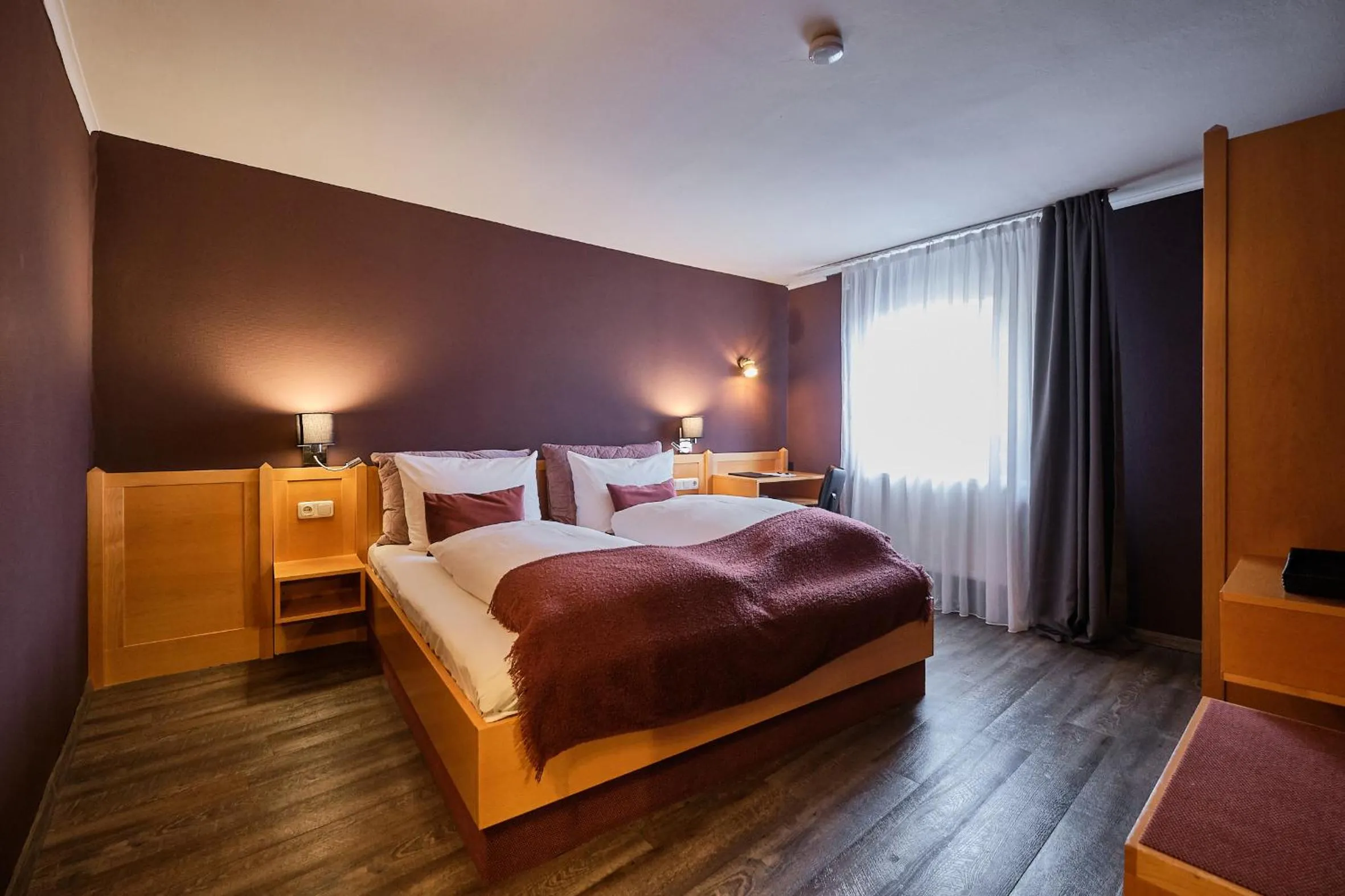 Bedroom, Bed in Hotel Roter Hahn