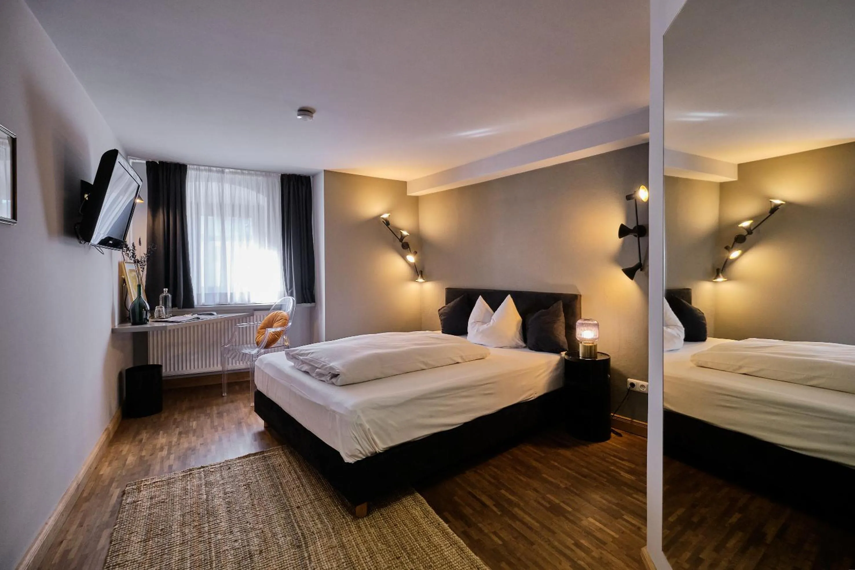 Bedroom, Bed in Hotel Roter Hahn