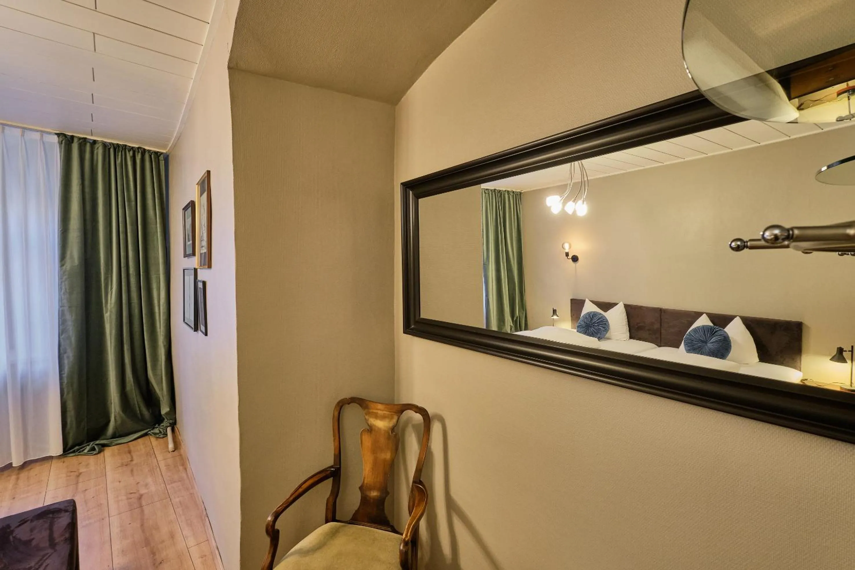 Seating area in Hotel Roter Hahn