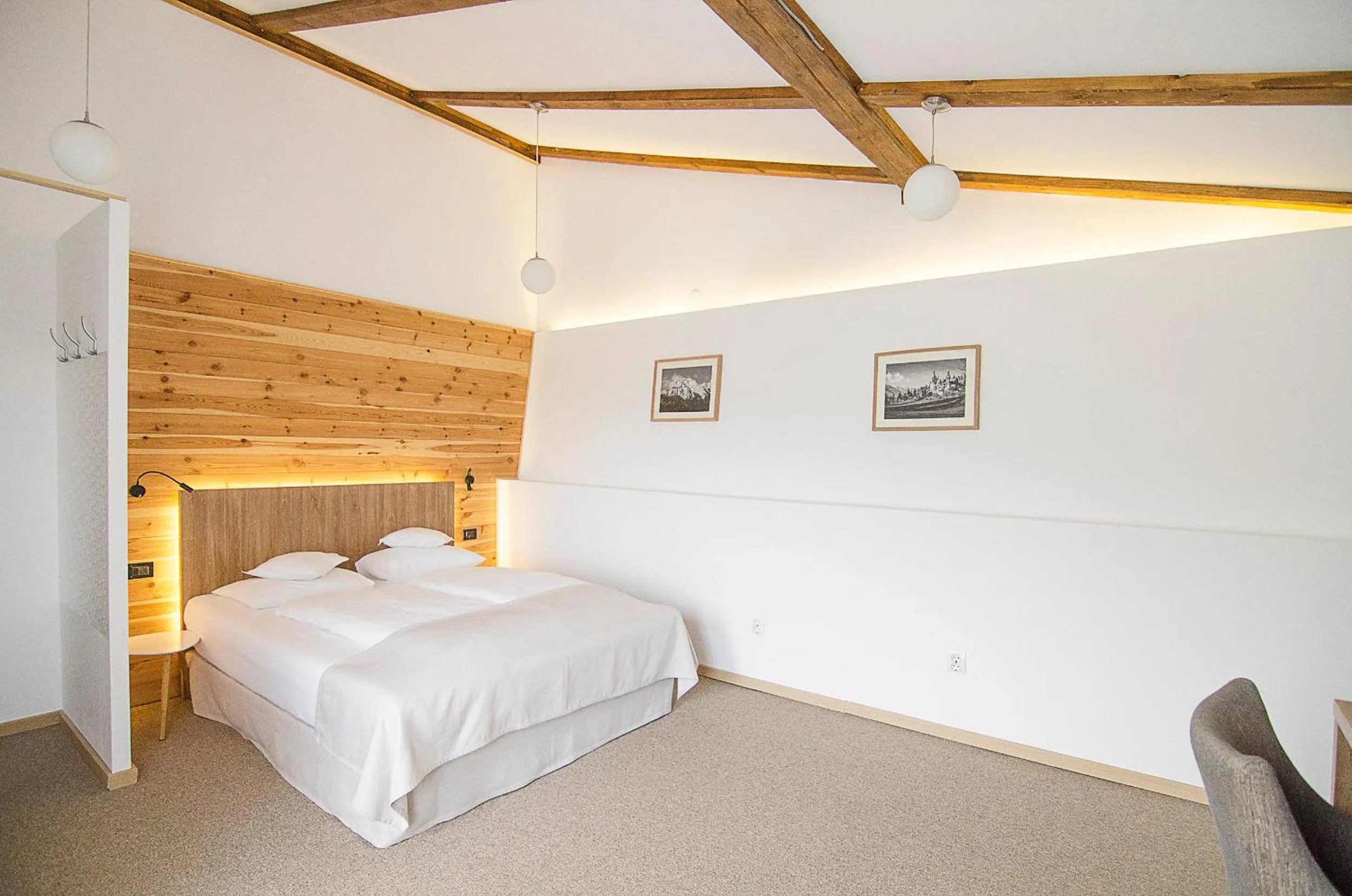 Bed in Pensiune & Restaurant Victoria