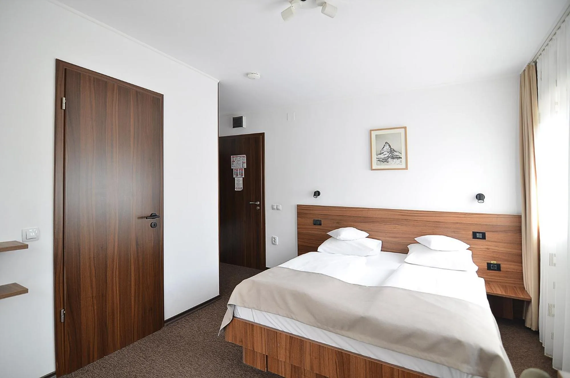 Bed in Pensiune & Restaurant Victoria