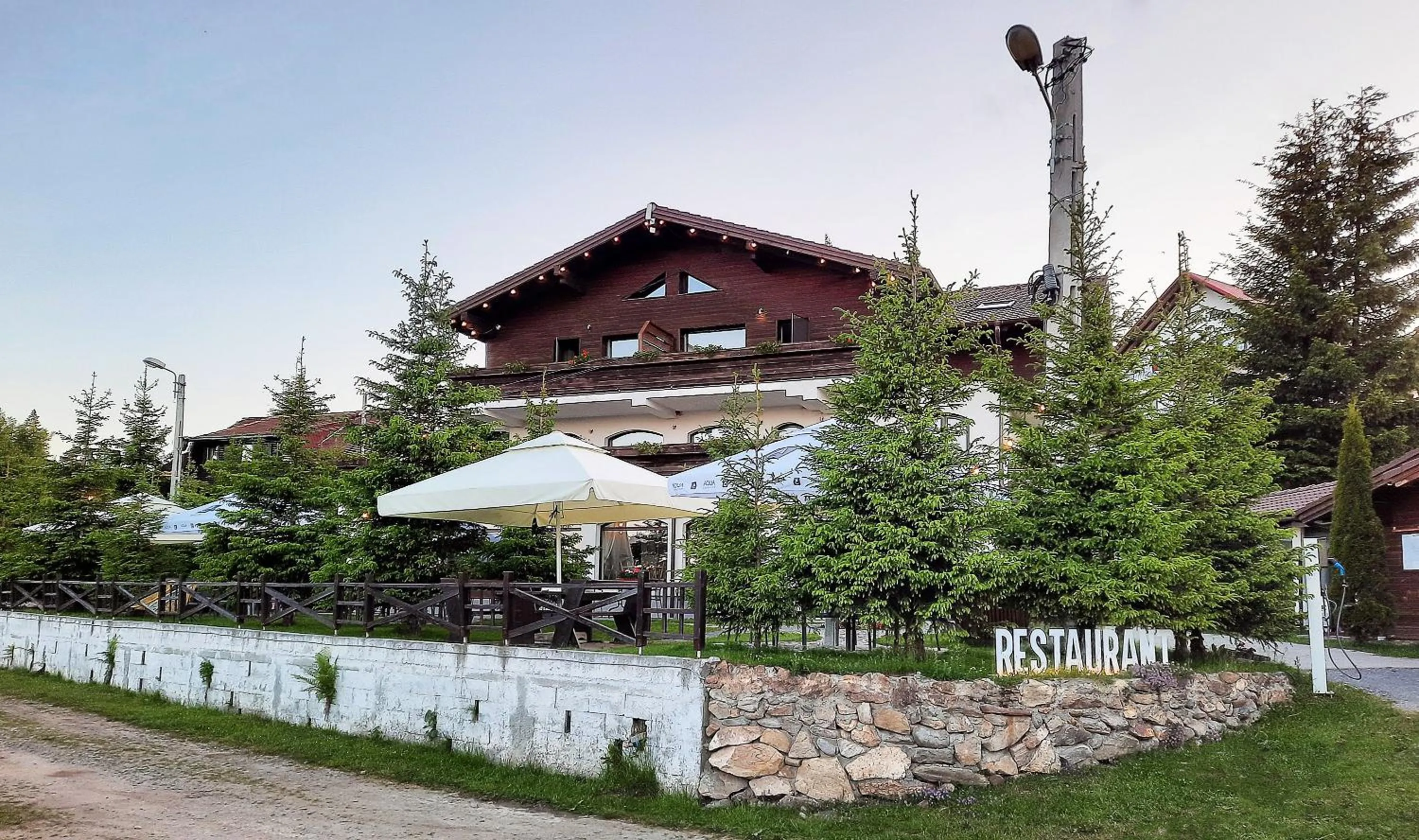 Property building in Pensiune & Restaurant Victoria