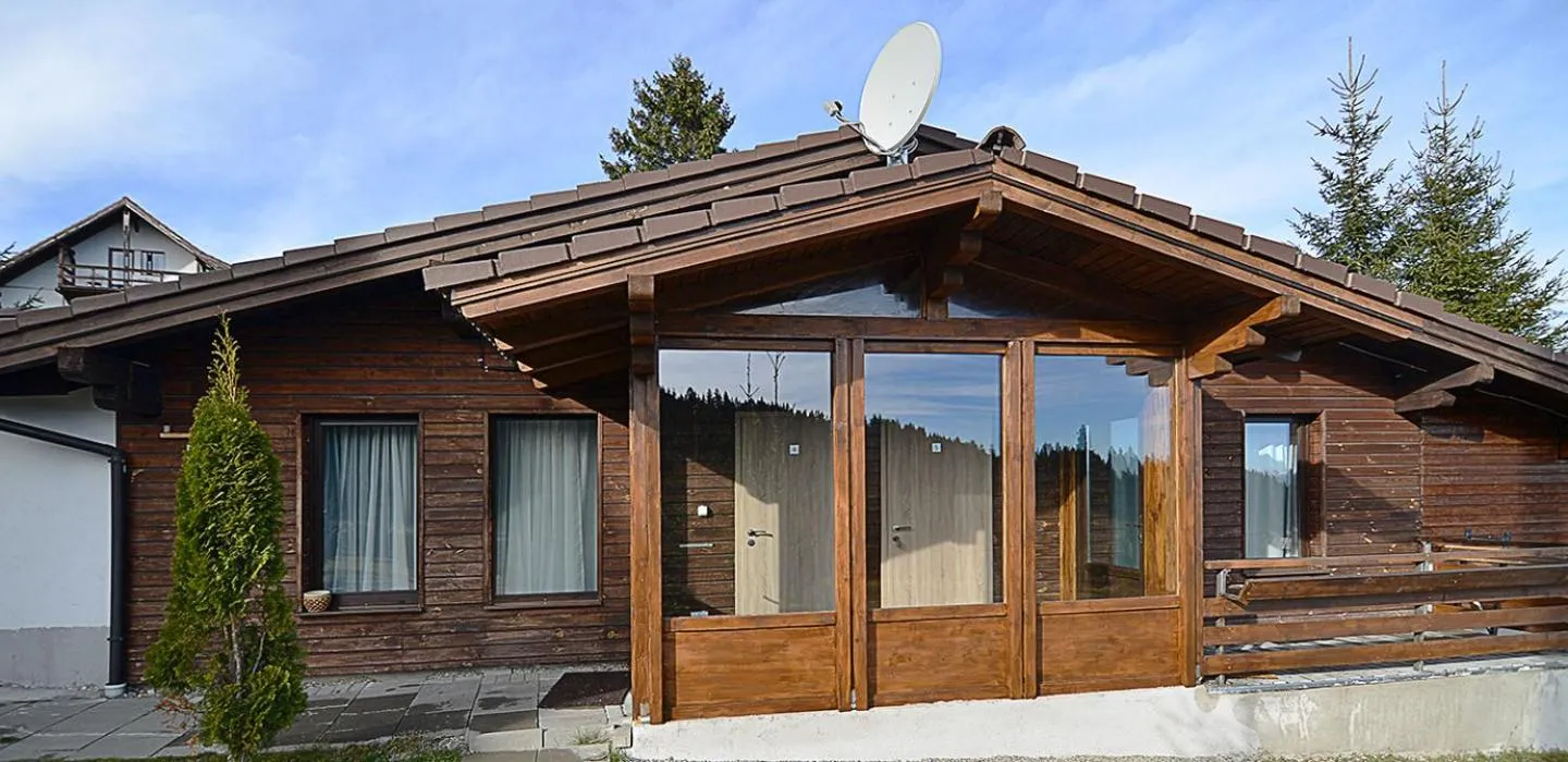 Property building in Pensiune & Restaurant Victoria